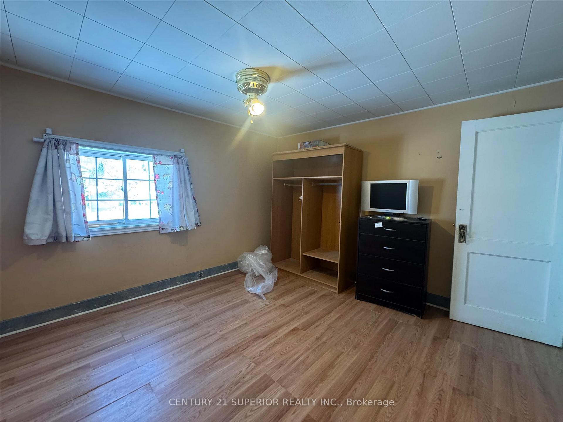 Photo 21 of 23 Ross Avenue, Marathon — HOMEH