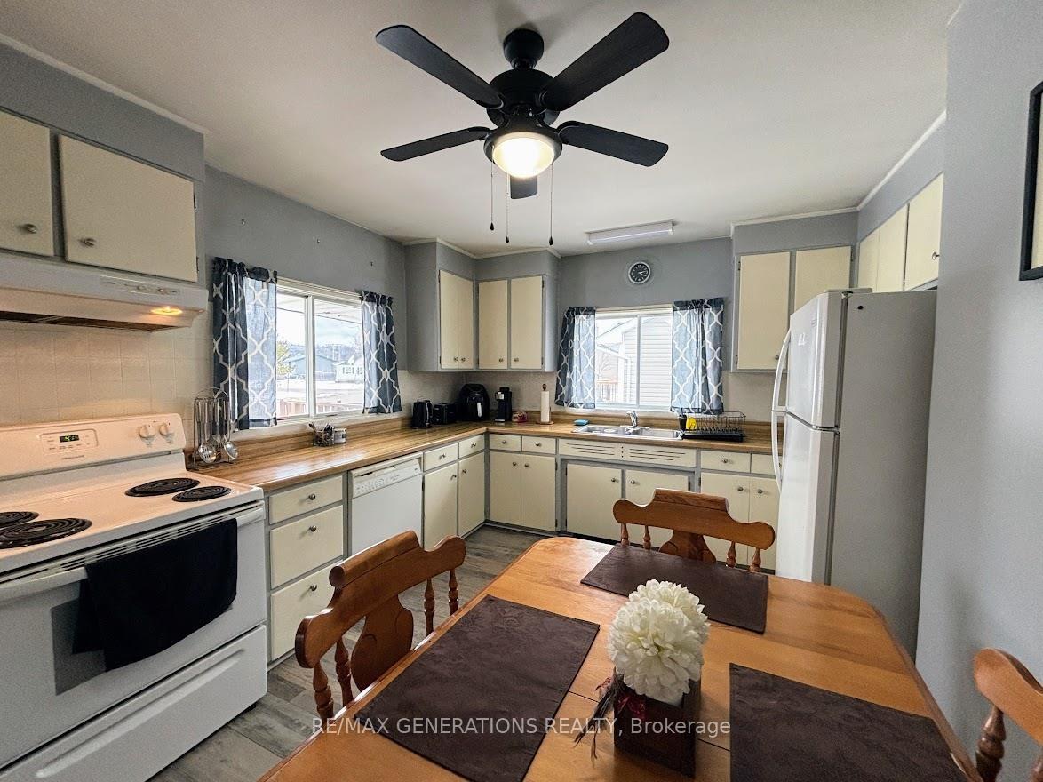 Photo 3 of 68 Neebig Avenue, Manitouwadge — HOMEH