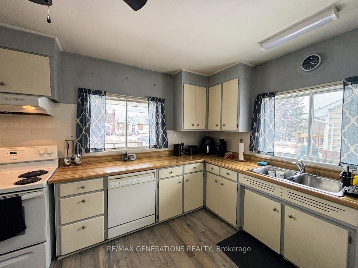 Photo 5 of 68 Neebig Avenue, Manitouwadge — HOMEH