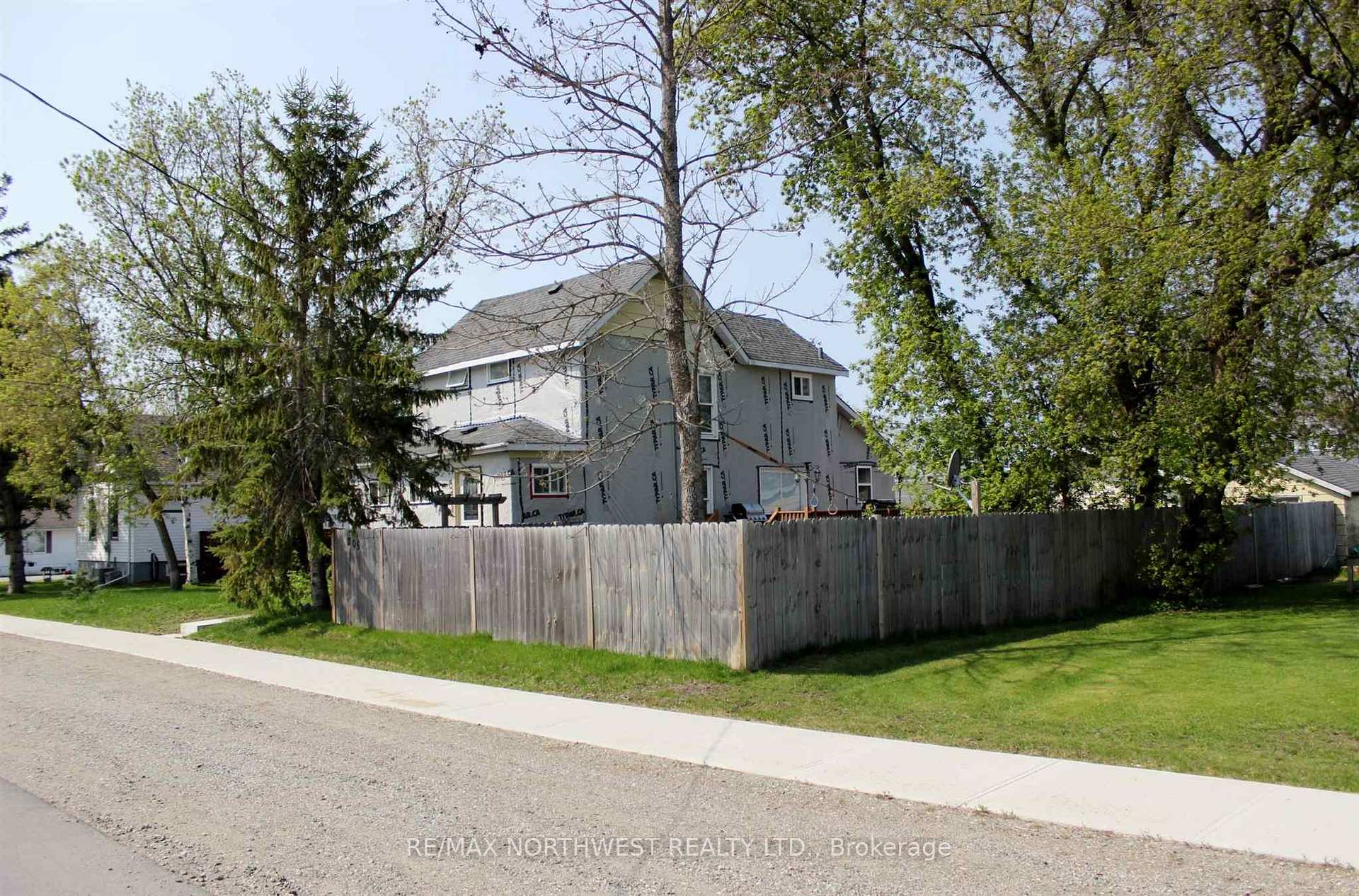 Photo 2 of 205 Second St, Rainy River — HOMEH