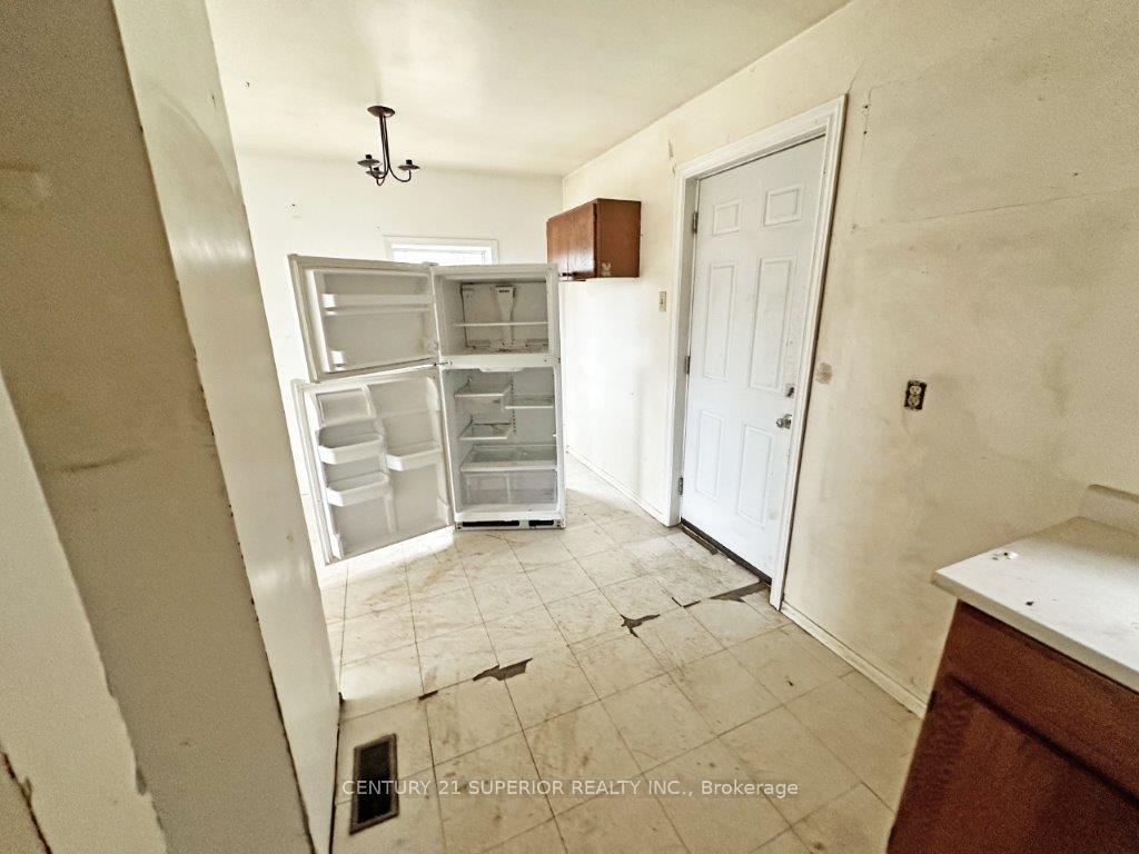 Photo 12 of 406 Mackie Drive, Greenstone — HOMEH