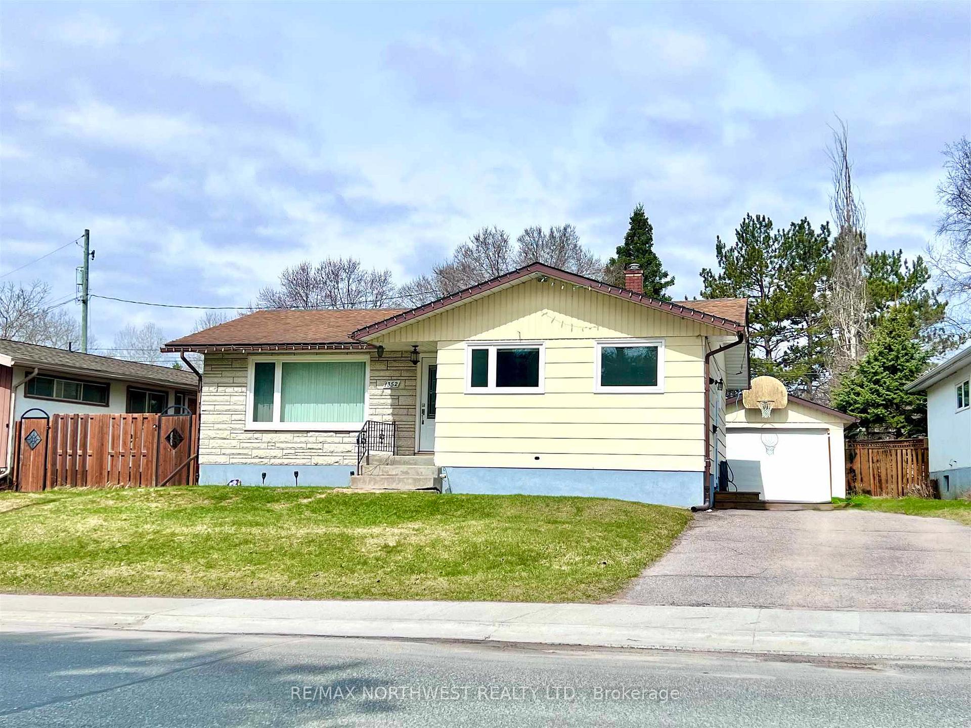 Photo 1 of 1352 Valley Drive, Kenora, Pinecrest — HOMEH