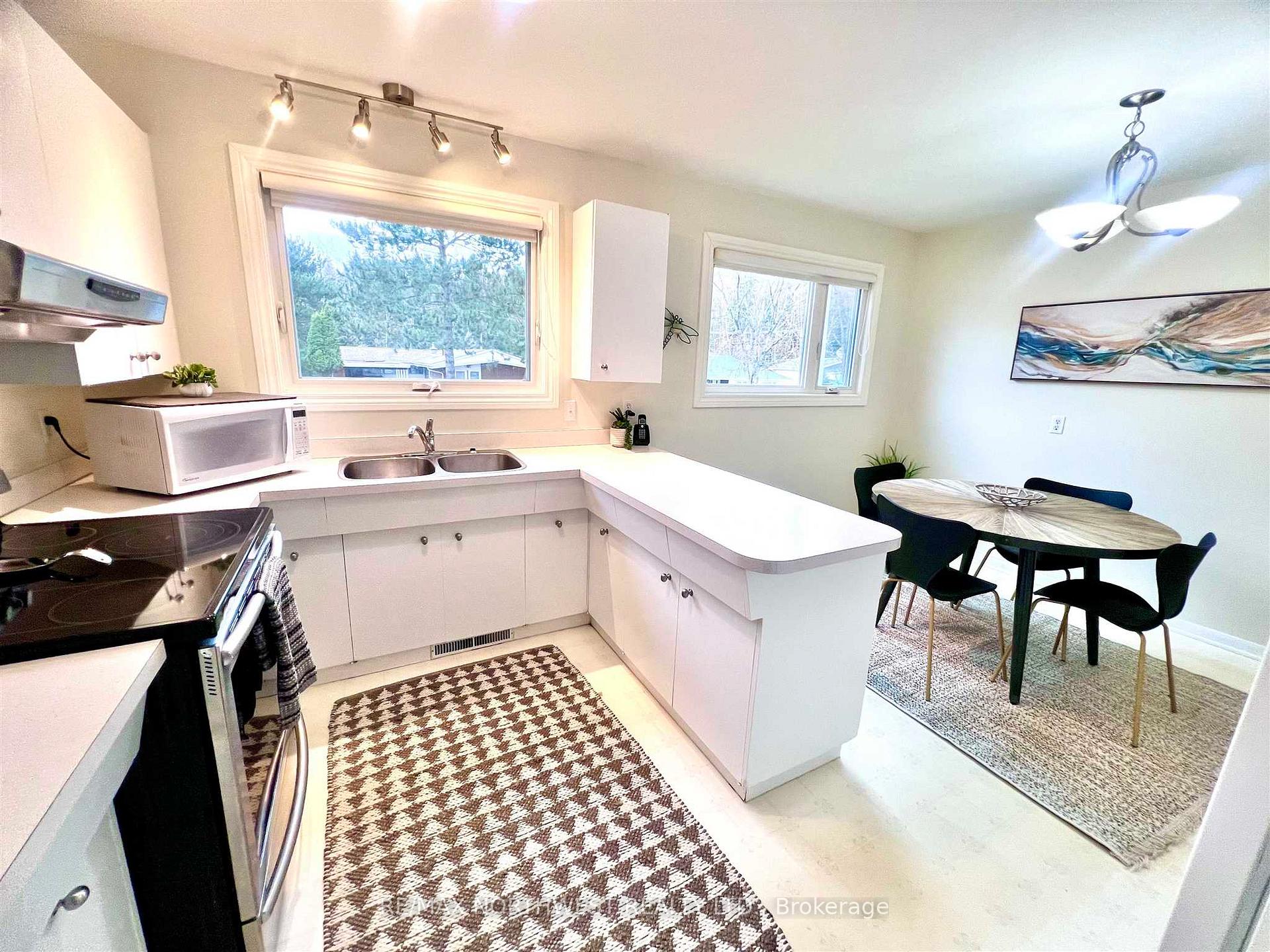 Photo 2 of 1352 Valley Drive, Kenora, Pinecrest — HOMEH