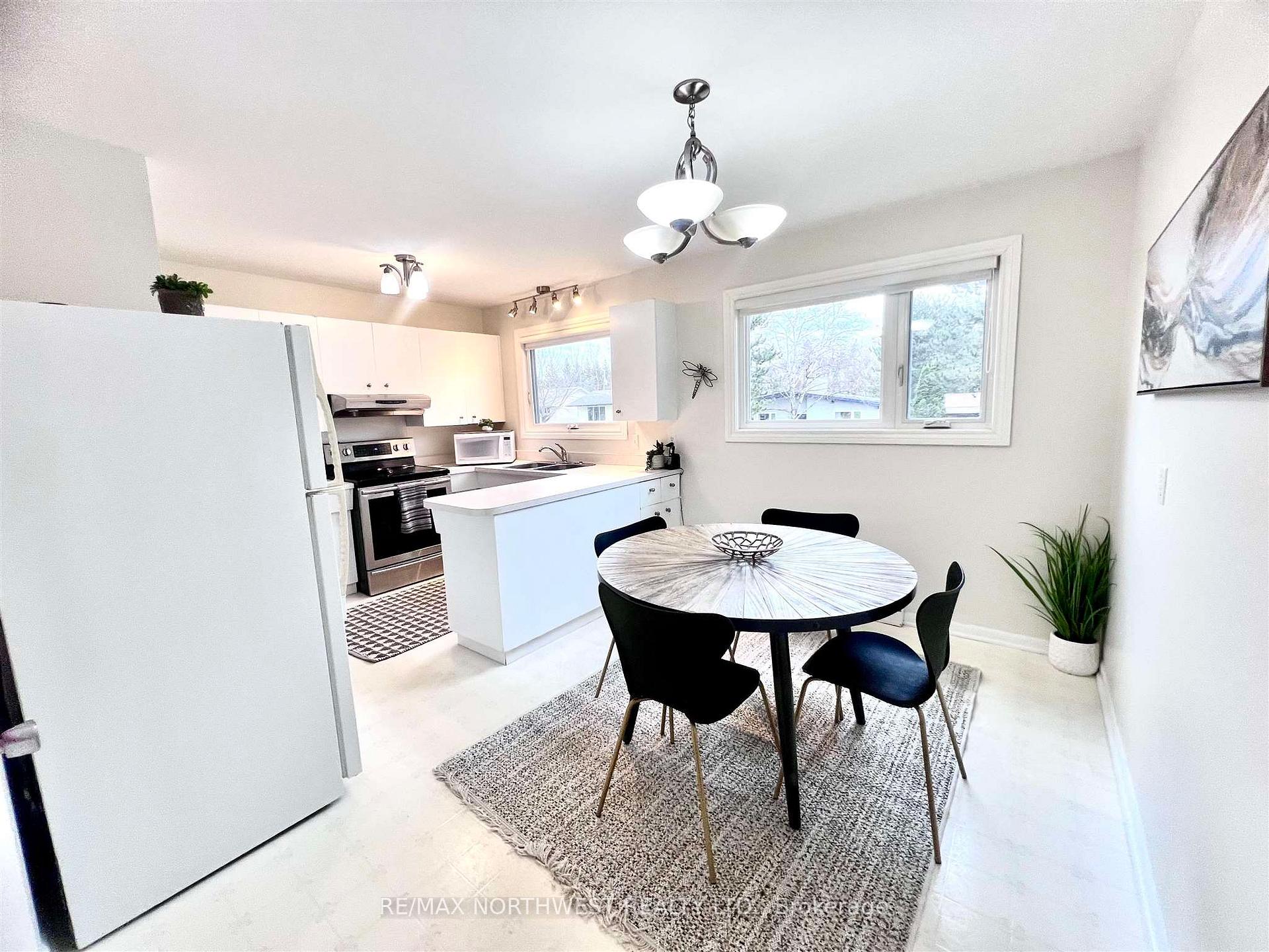 Photo 3 of 1352 Valley Drive, Kenora, Pinecrest — HOMEH