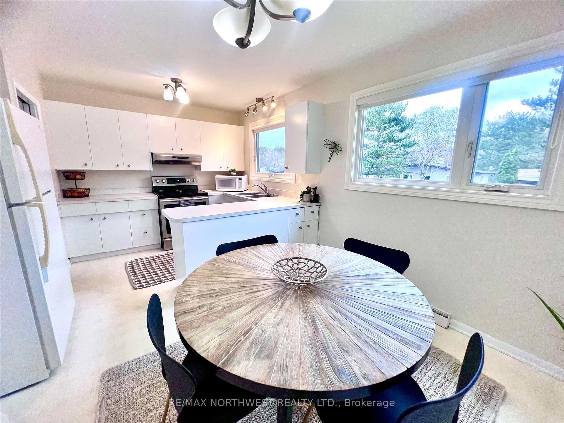 Photo 4 of 1352 Valley Drive, Kenora, Pinecrest — HOMEH