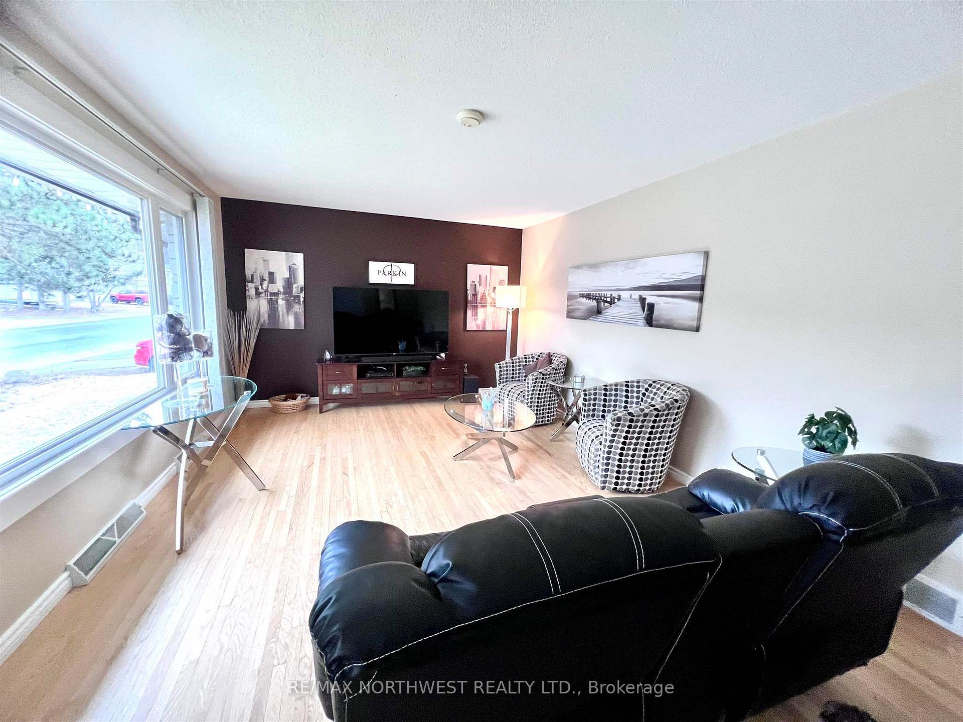 Photo 8 of 1352 Valley Drive, Kenora, Pinecrest — HOMEH