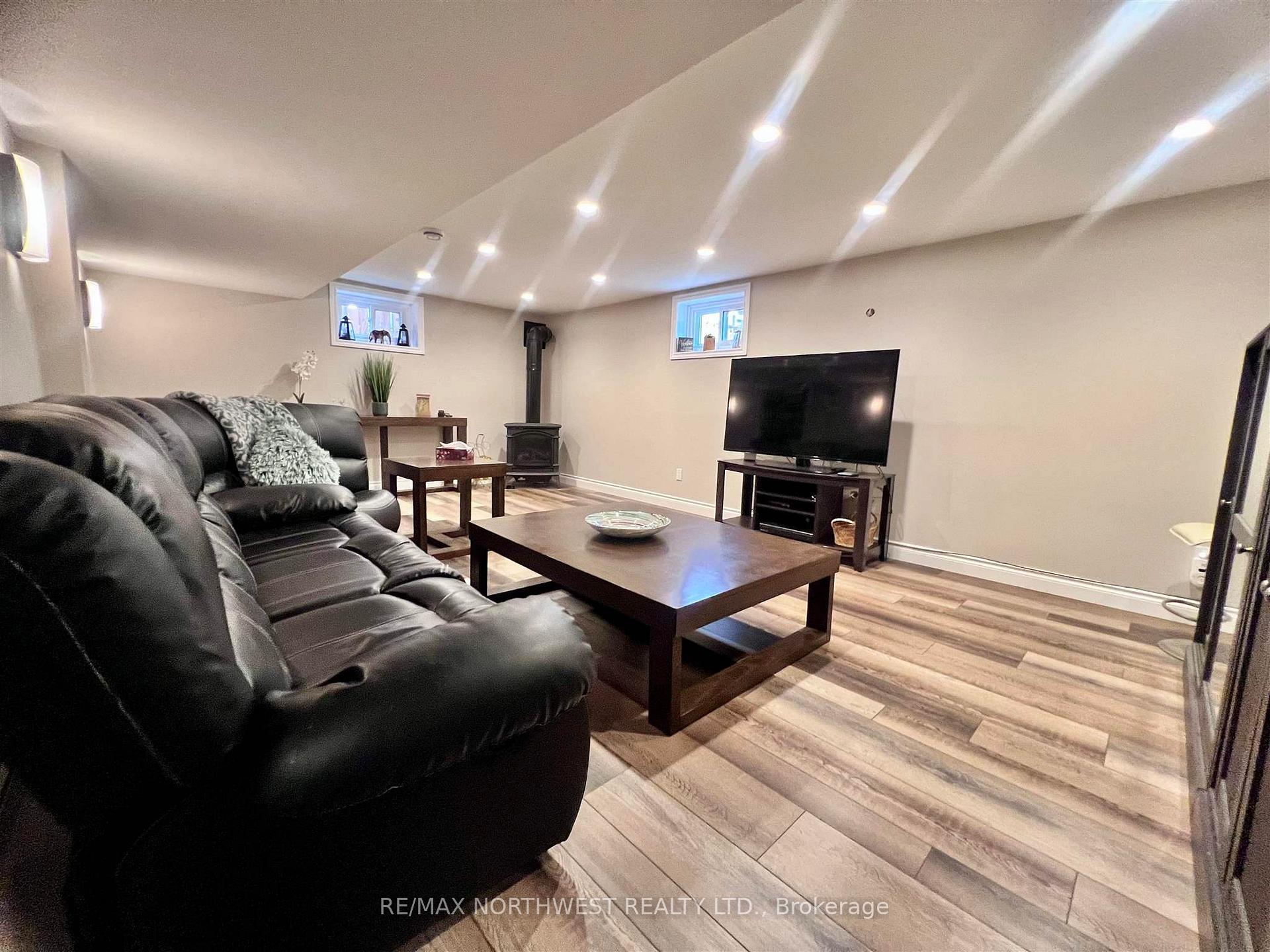 Photo 18 of 1352 Valley Drive, Kenora, Pinecrest — HOMEH