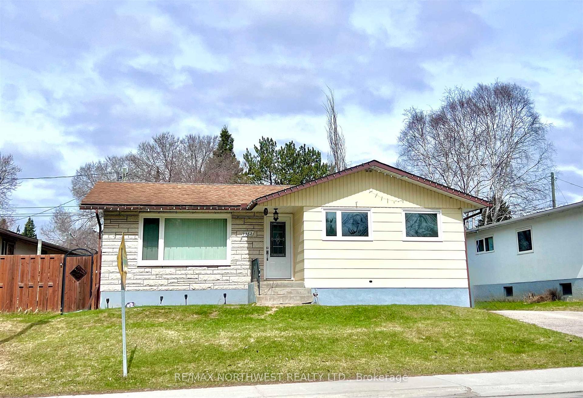 Photo 30 of 1352 Valley Drive, Kenora, Pinecrest — HOMEH