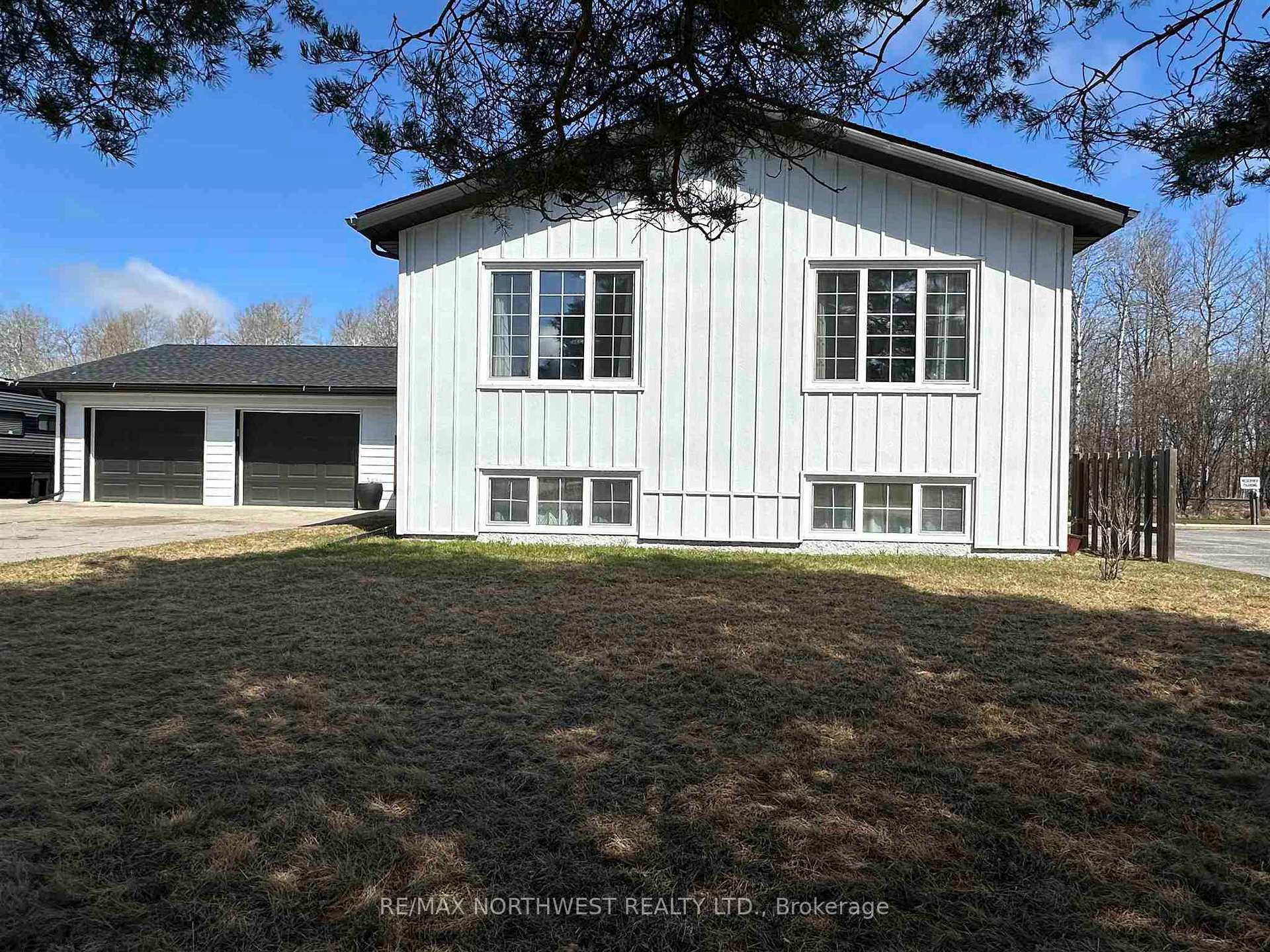 Photo 1 of 1210 Strachan Place, Fort Frances — HOMEH