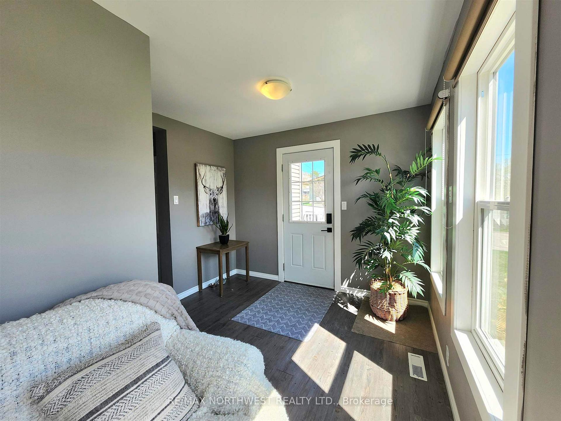 Photo 11 of 58 Tenth Avenue S, Kenora, Central — HOMEH