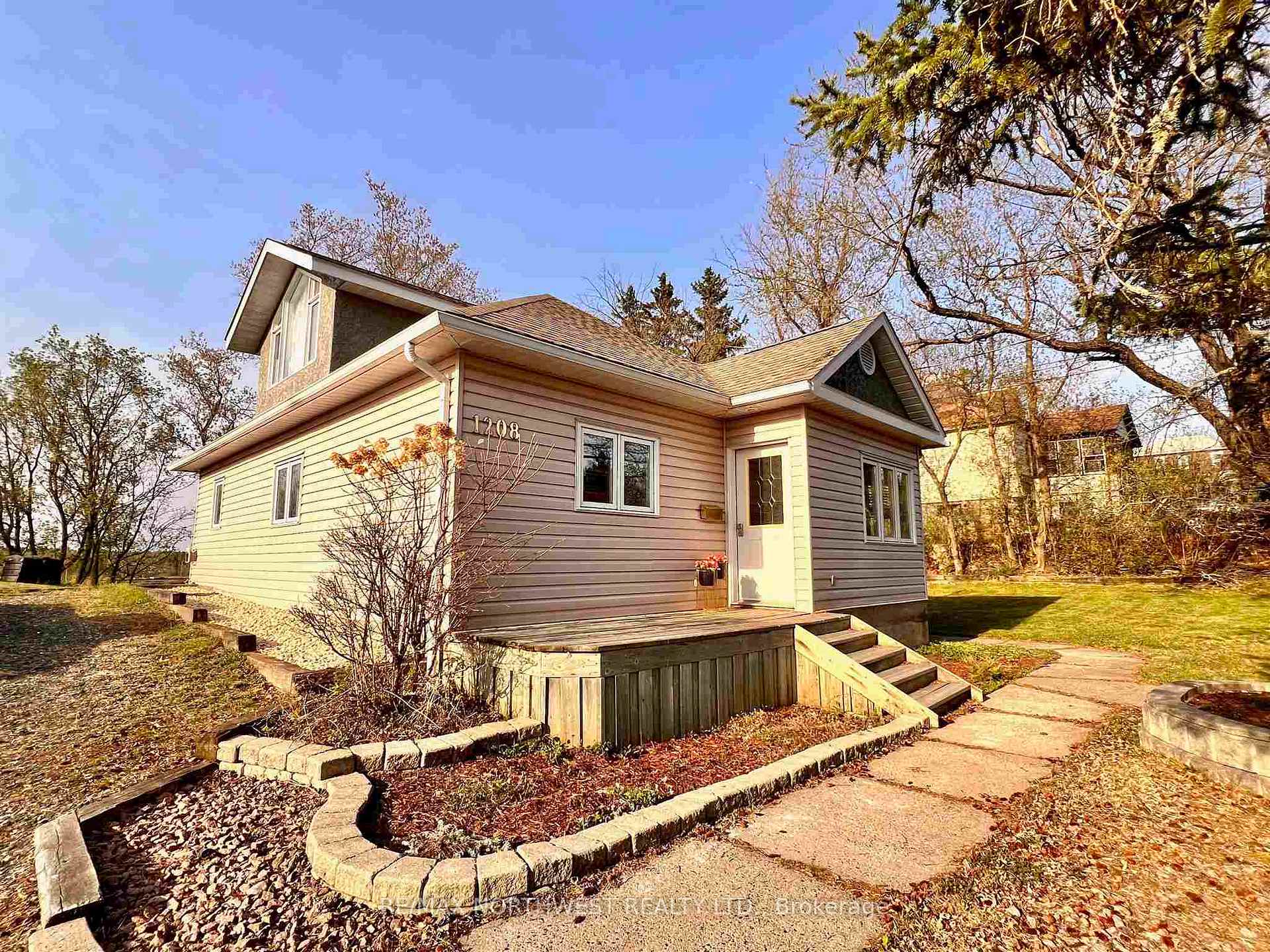 Photo 1 of 1208 Ottawa Street, Kenora, Keewatin — HOMEH