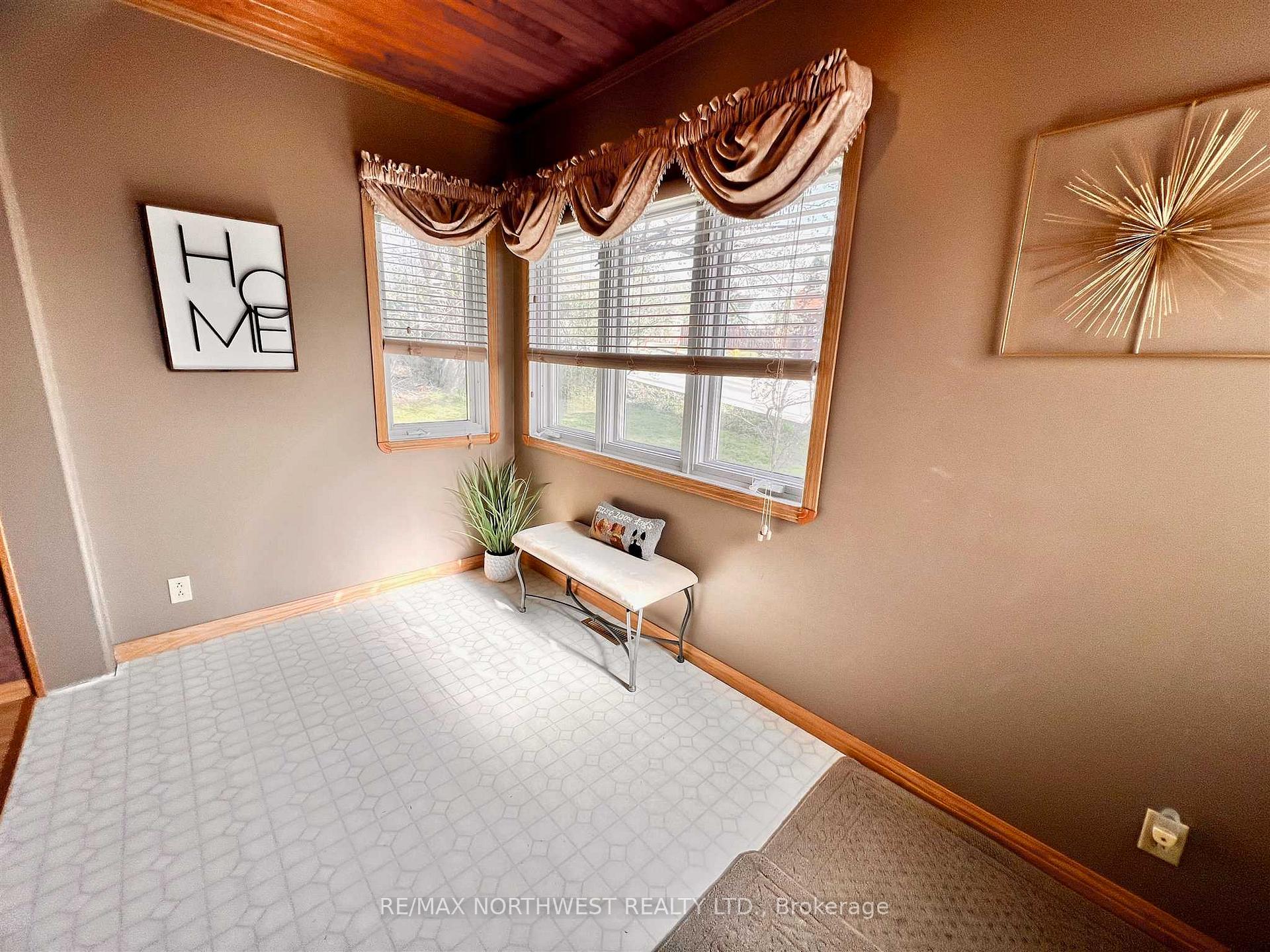 Photo 4 of 1208 Ottawa Street, Kenora, Keewatin — HOMEH