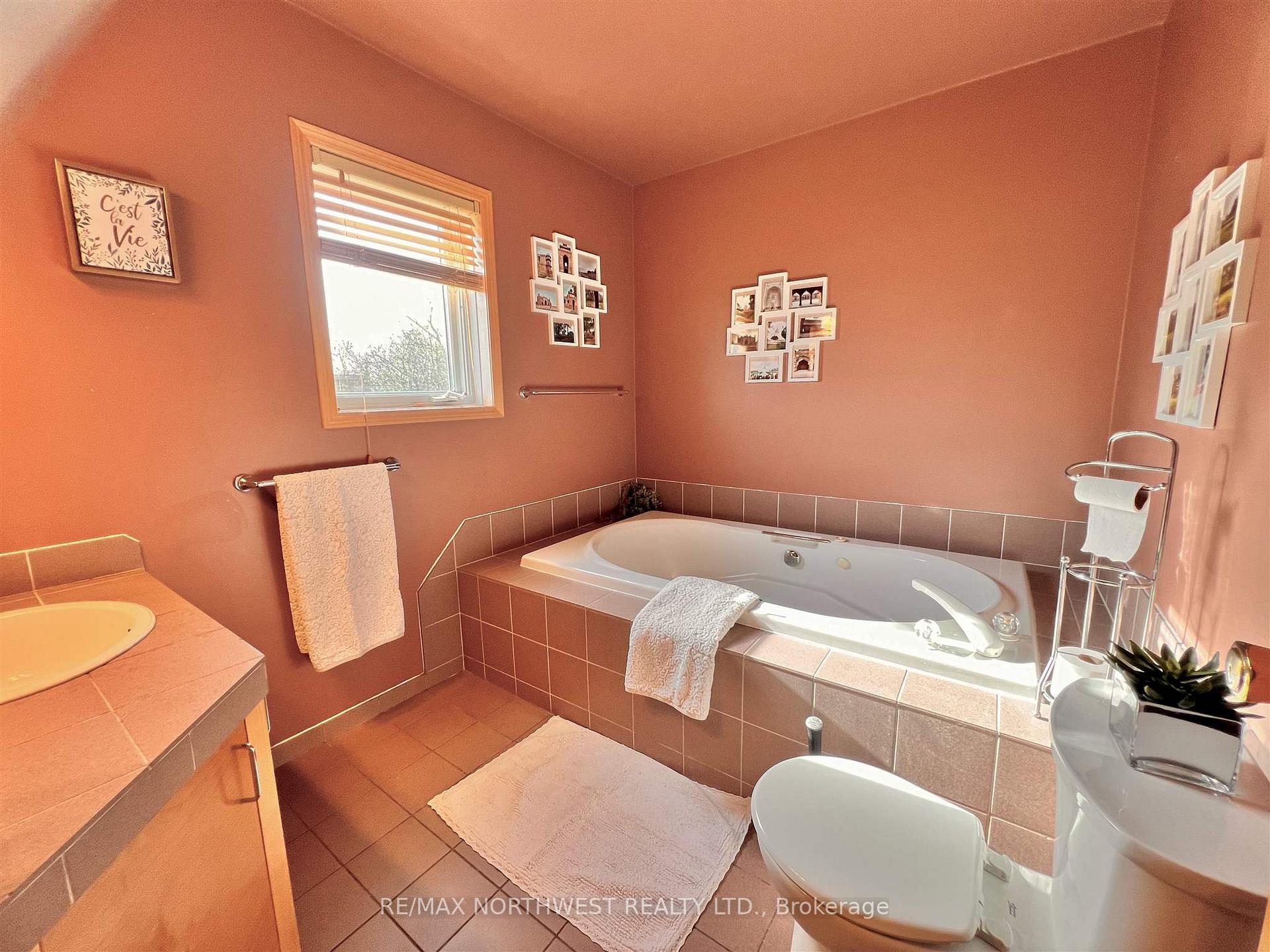 Photo 13 of 1208 Ottawa Street, Kenora, Keewatin — HOMEH