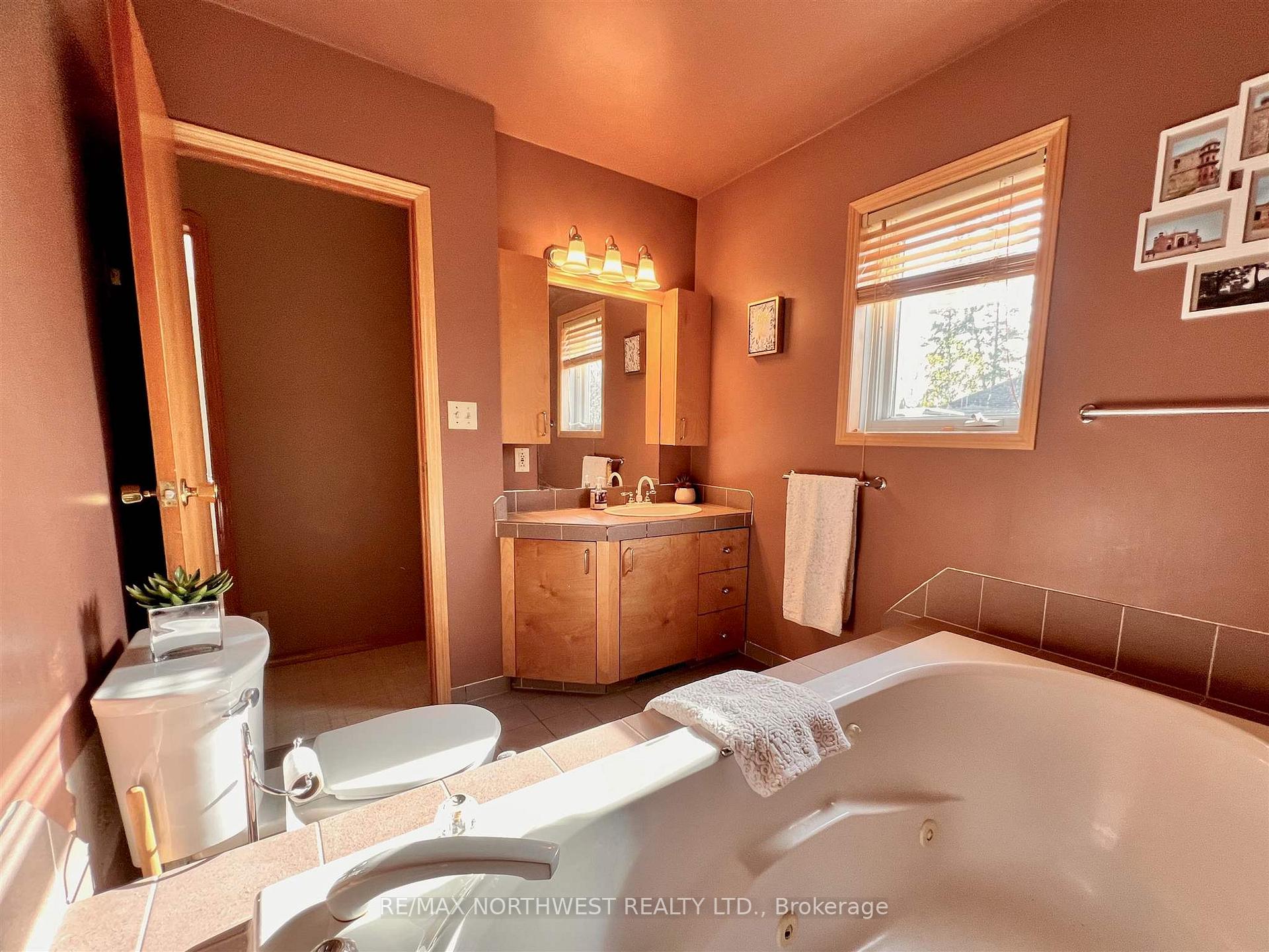 Photo 14 of 1208 Ottawa Street, Kenora, Keewatin — HOMEH