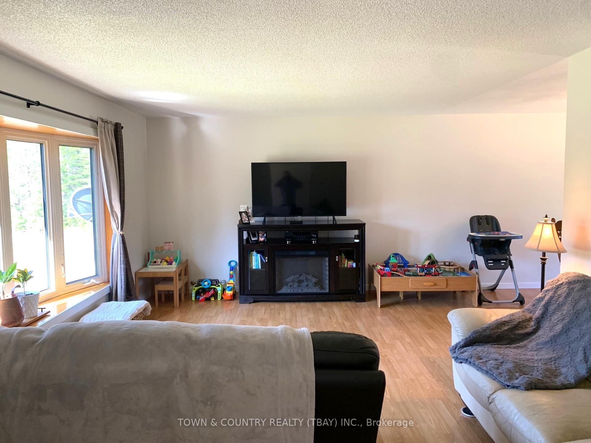Photo 4 of 1102 Boundary Drive, Neebing, Scoble — HOMEH
