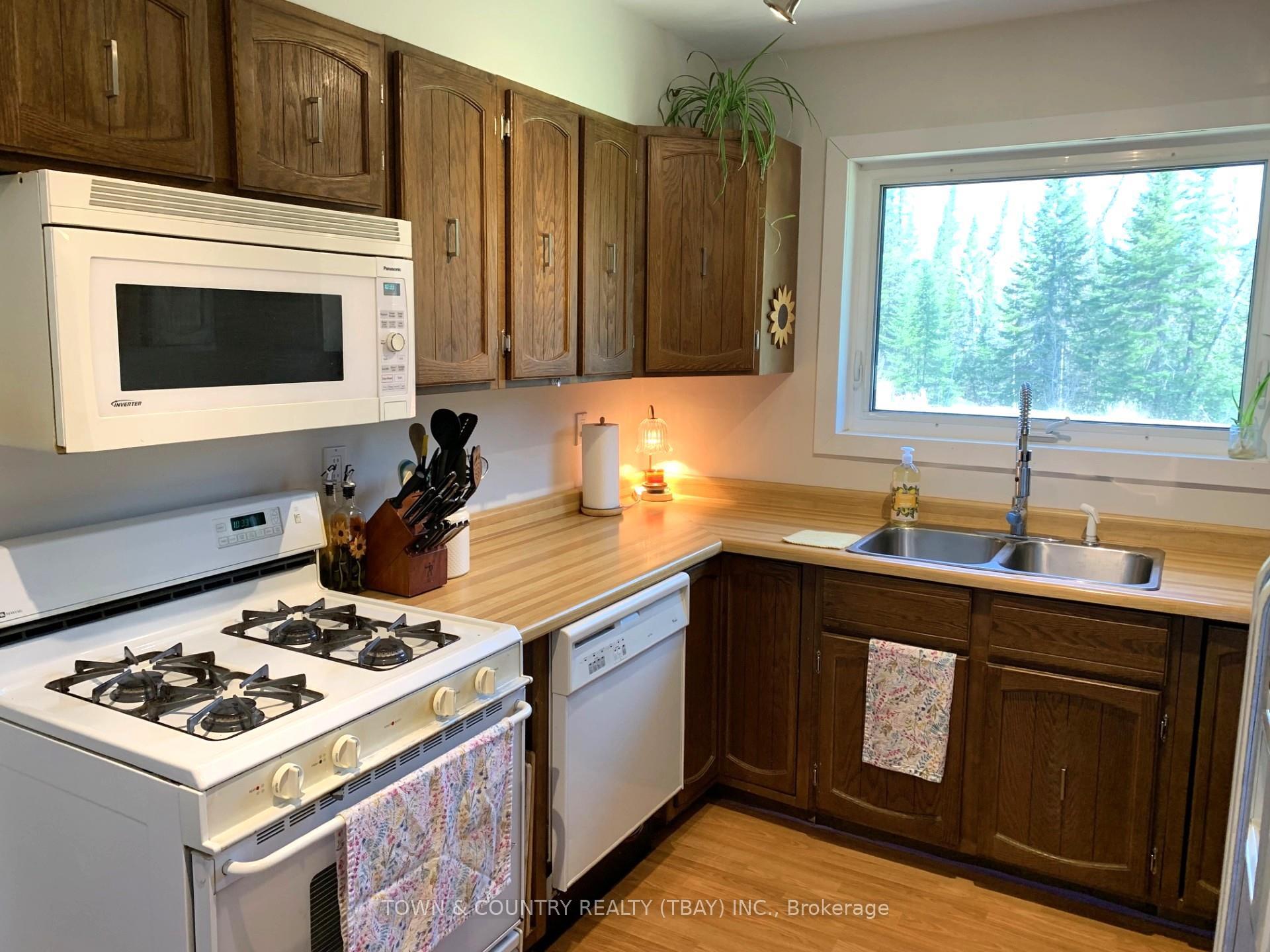 Photo 7 of 1102 Boundary Drive, Neebing, Scoble — HOMEH
