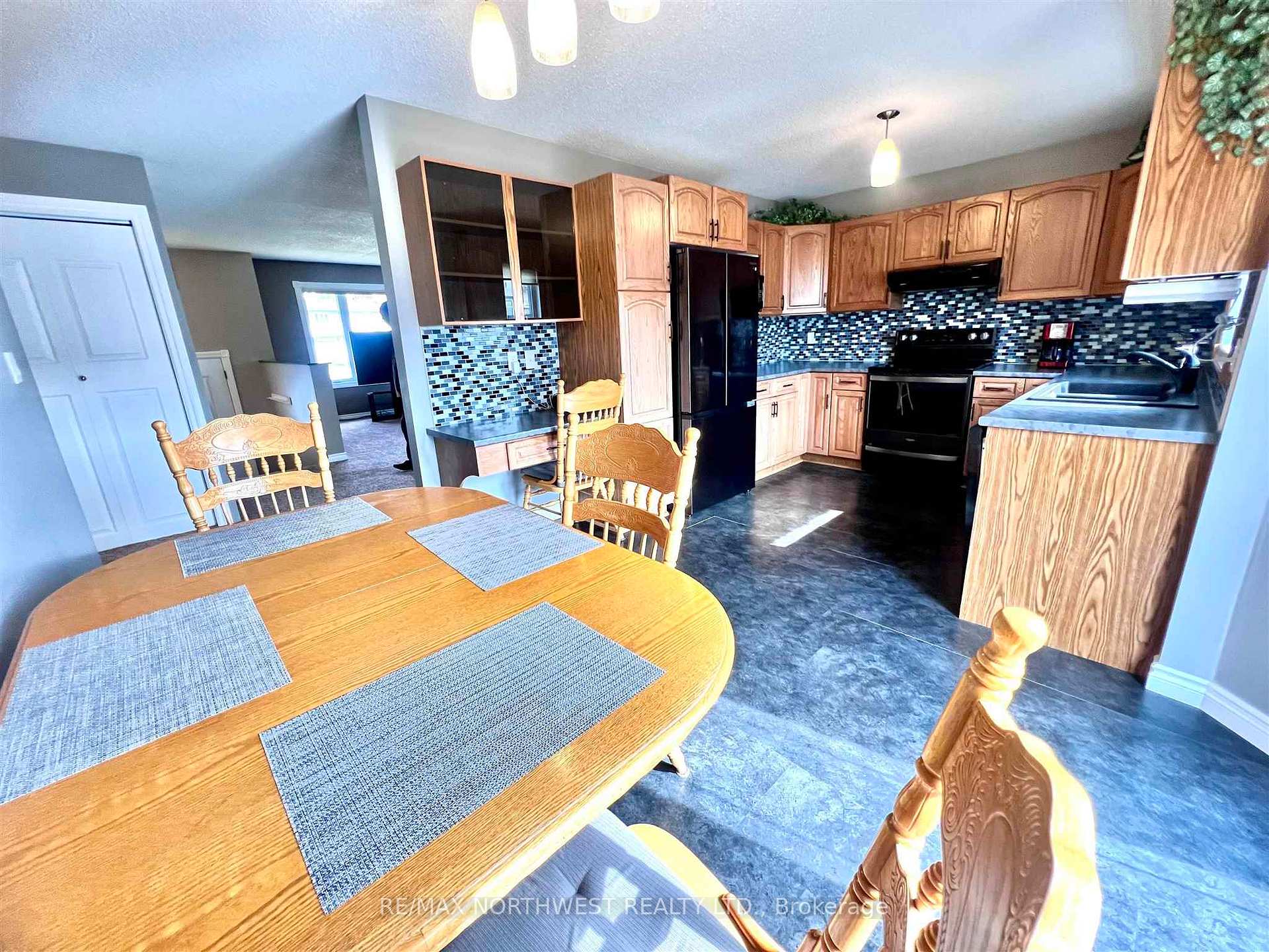 Photo 3 of 15 Amethyst Street, Kenora, Amethyst — HOMEH