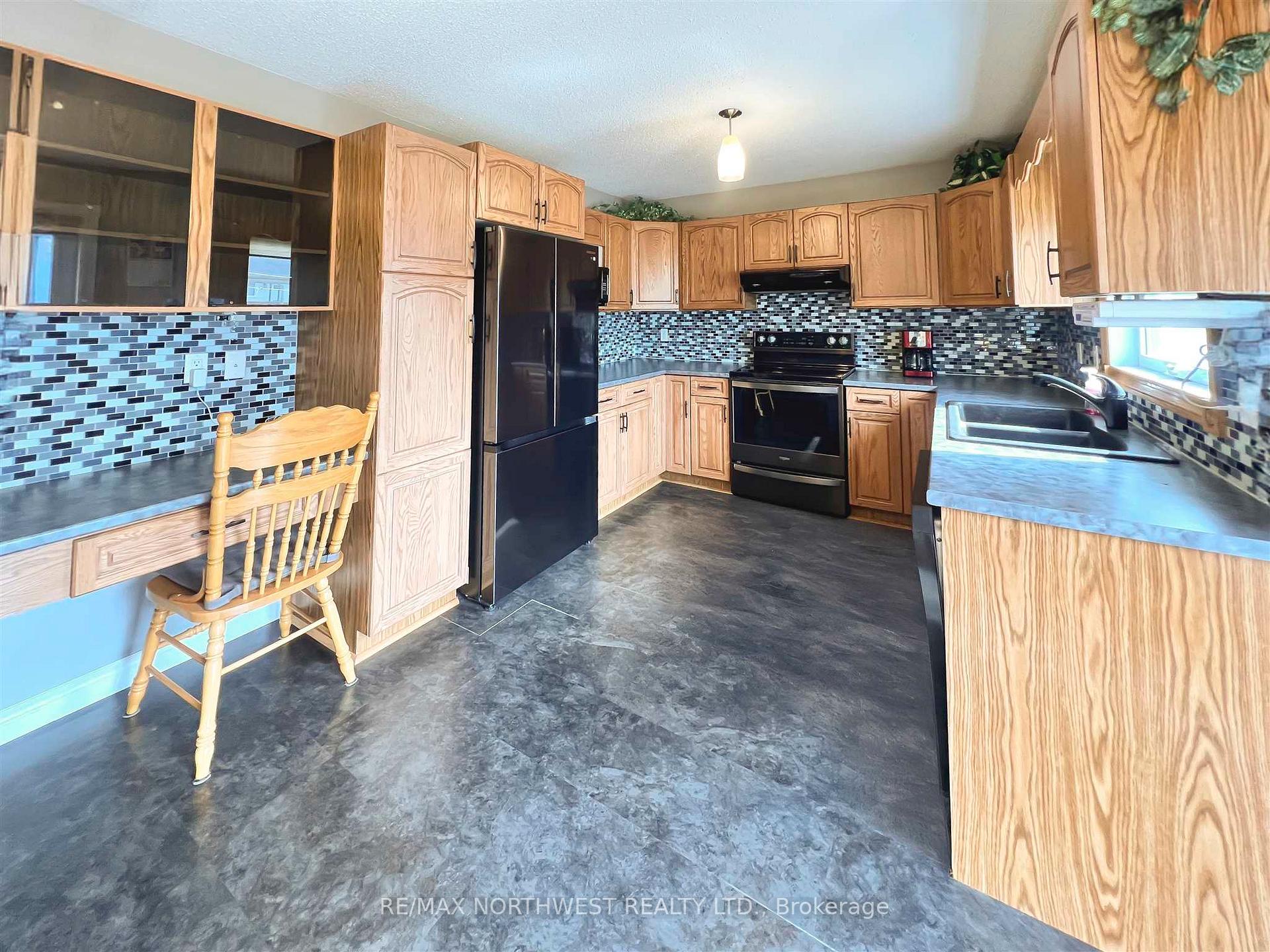 Photo 4 of 15 Amethyst Street, Kenora, Amethyst — HOMEH