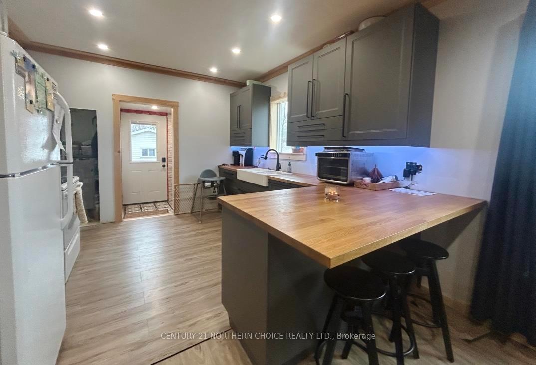 Photo 6 of 312 Armit Avenue, Fort Frances — HOMEH
