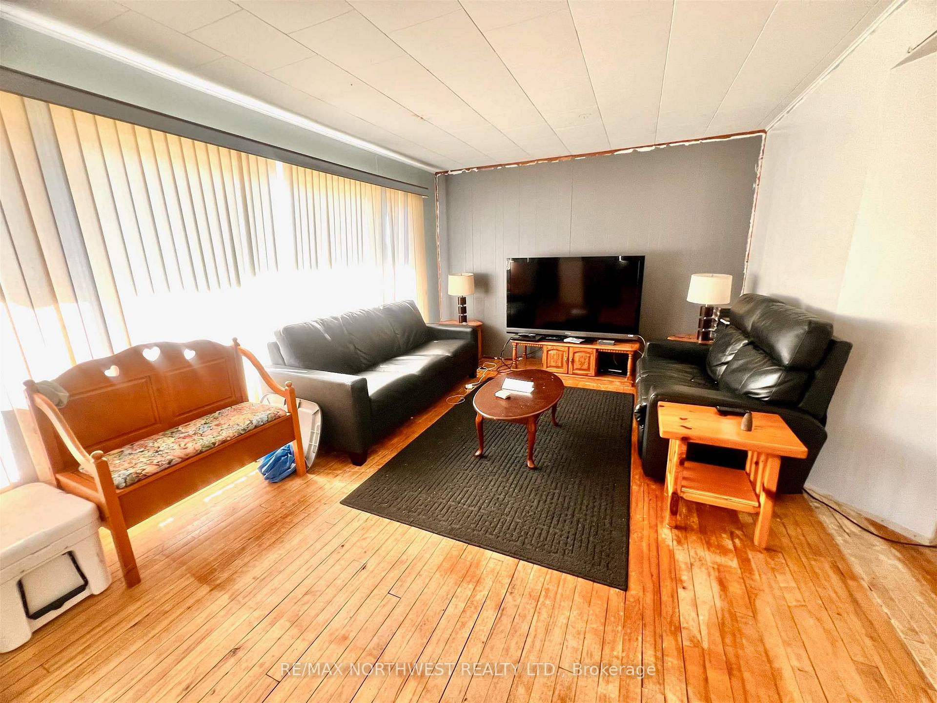 Photo 2 of 1132 Hillside Crescent, Kenora, Amethyst — HOMEH