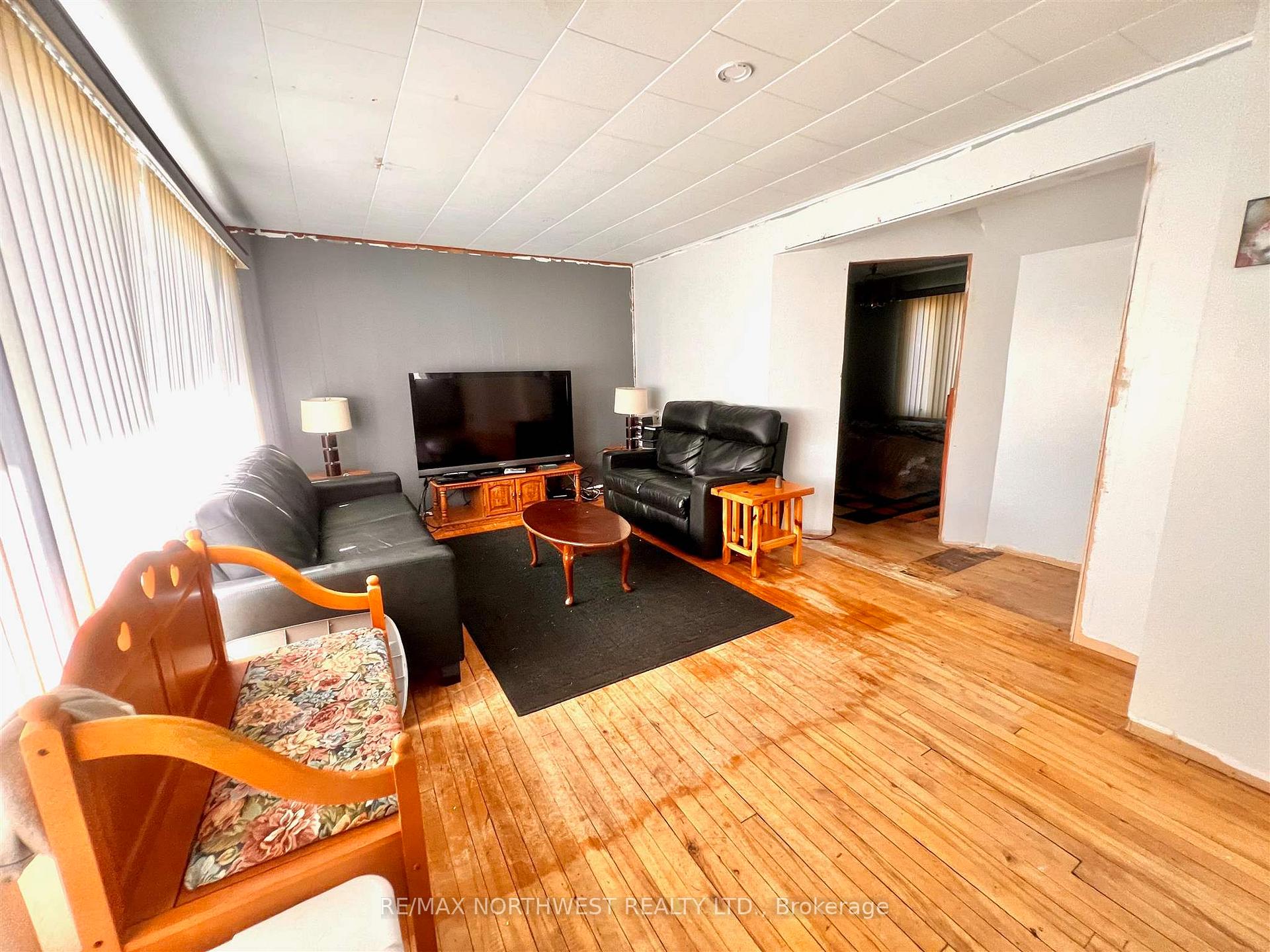 Photo 3 of 1132 Hillside Crescent, Kenora, Amethyst — HOMEH