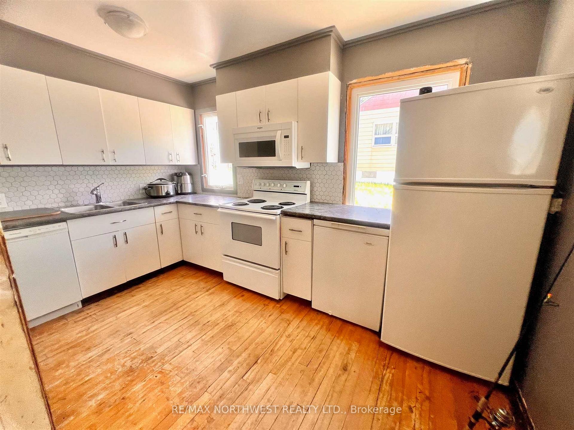 Photo 5 of 1132 Hillside Crescent, Kenora, Amethyst — HOMEH