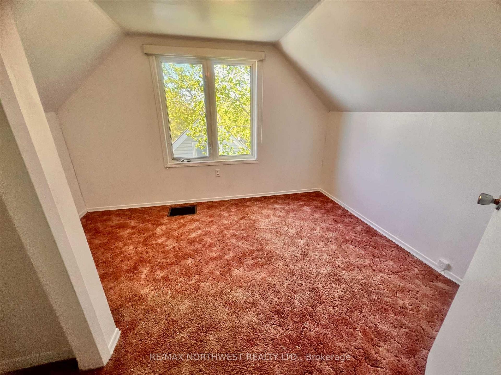 Photo 8 of 1132 Hillside Crescent, Kenora, Amethyst — HOMEH