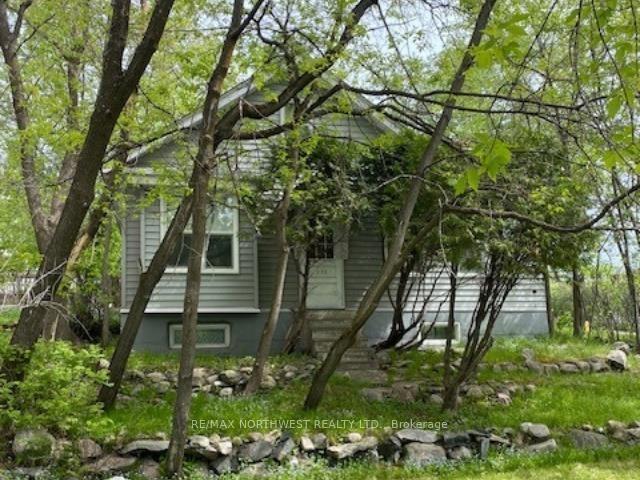 Photo 3 of 236 Fourth Street N, Kenora, North End — HOMEH