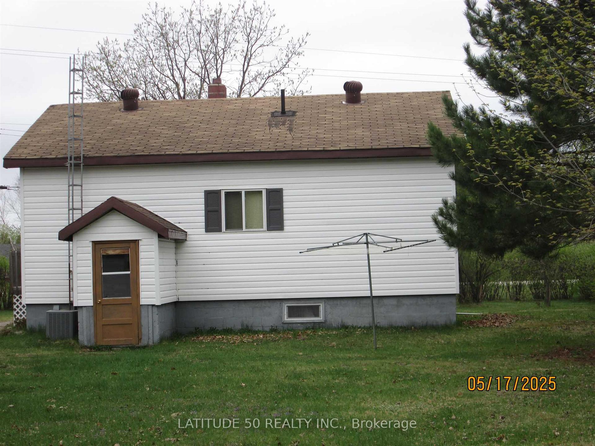 Photo 3 of 305 Pine Street, Ignace — HOMEH