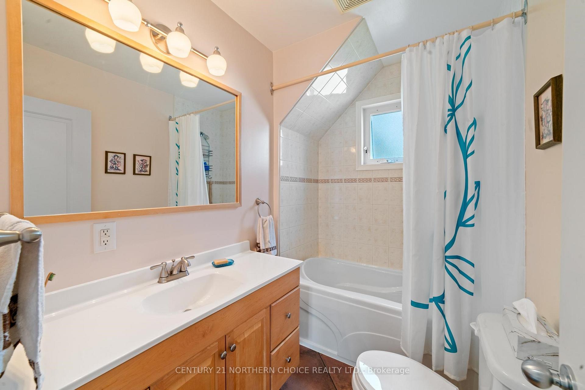 Photo 10 of 17 MacIntosh Street, Red Lake — HOMEH