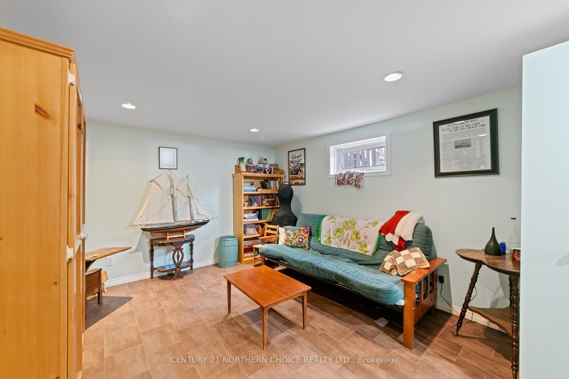 Photo 16 of 17 MacIntosh Street, Red Lake — HOMEH