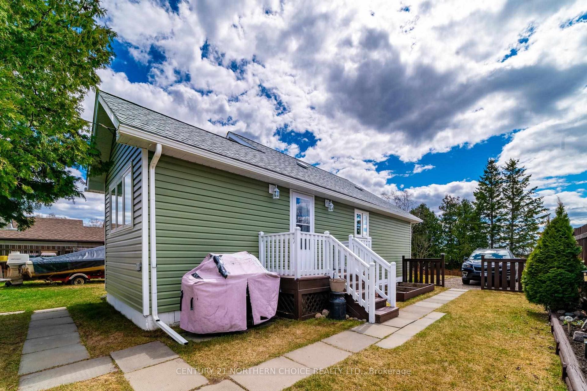 Photo 18 of 17 MacIntosh Street, Red Lake — HOMEH