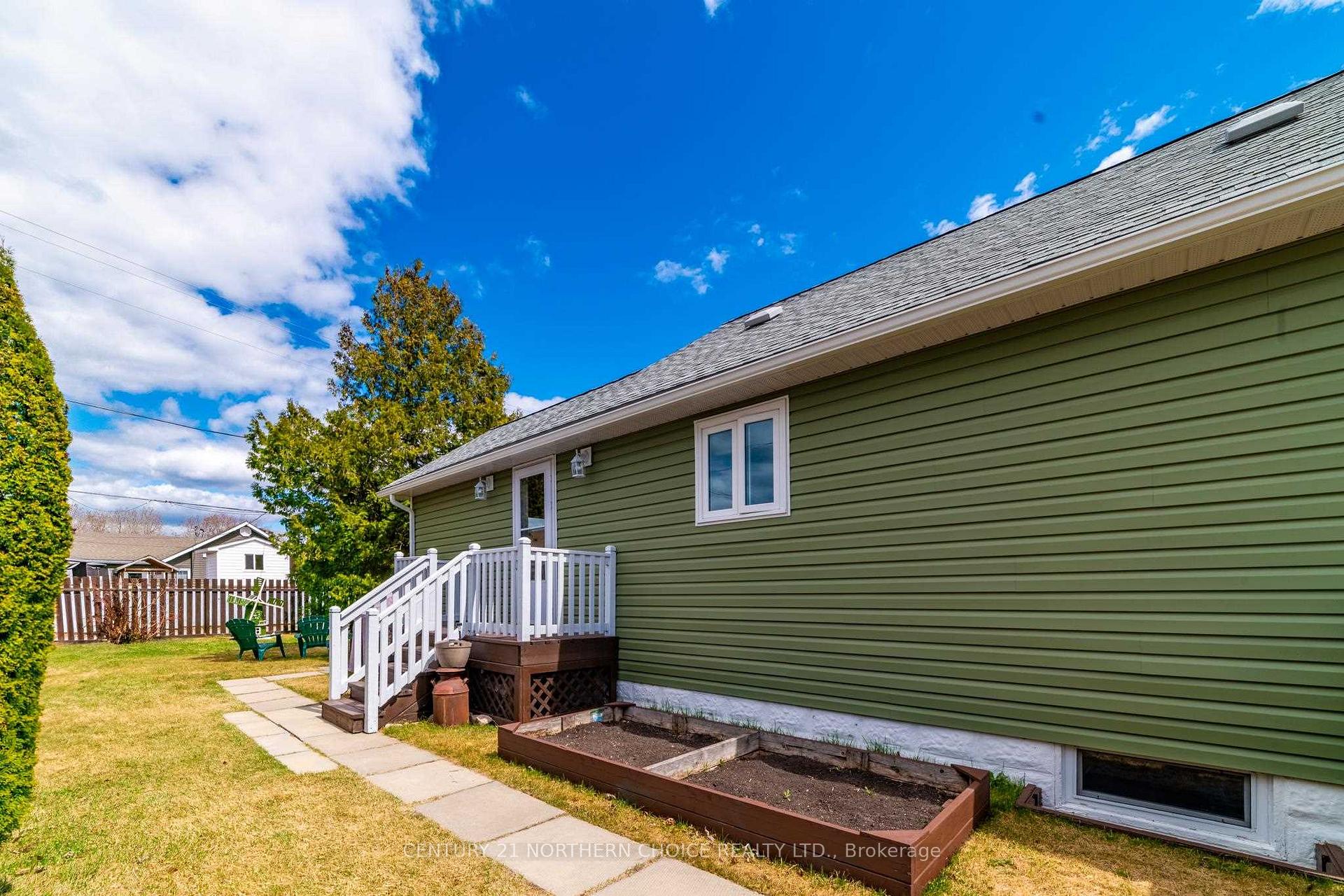 Photo 19 of 17 MacIntosh Street, Red Lake — HOMEH