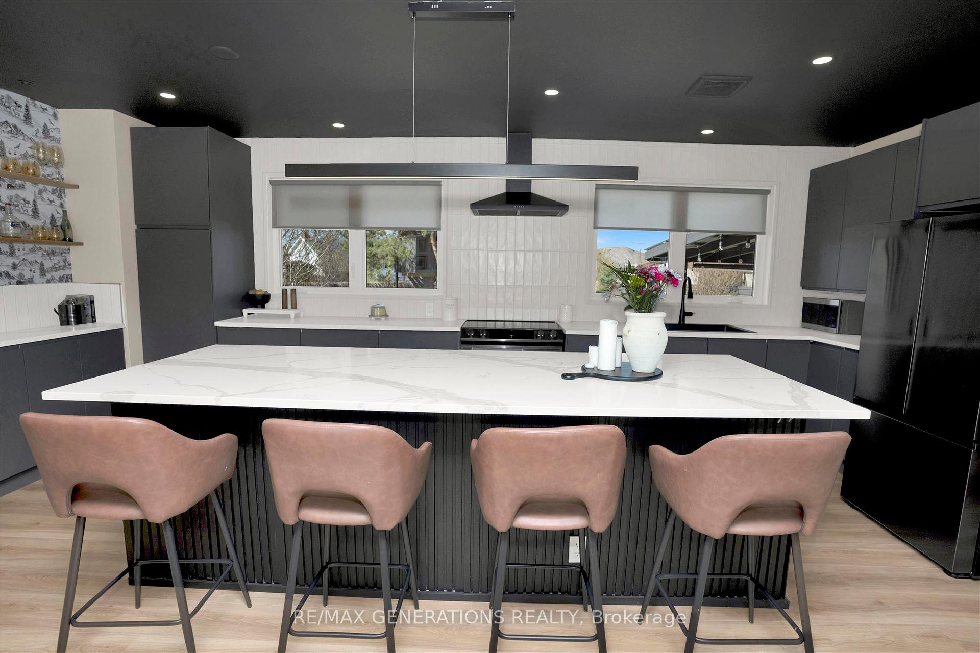 Photo 5 of 636 Thistle Crescent, Thunder Bay, Green Acres — HOMEH