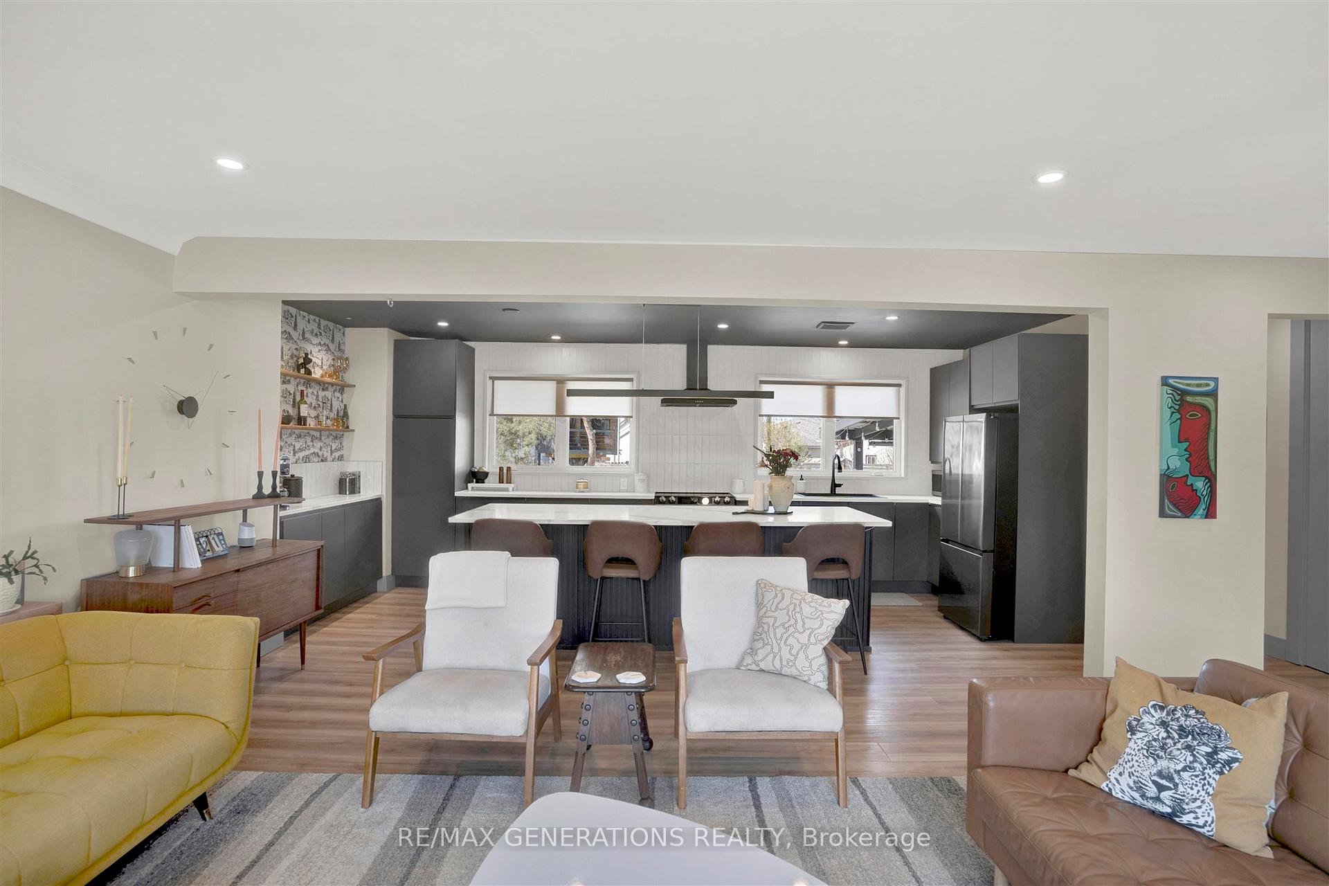 Photo 12 of 636 Thistle Crescent, Thunder Bay, Green Acres — HOMEH