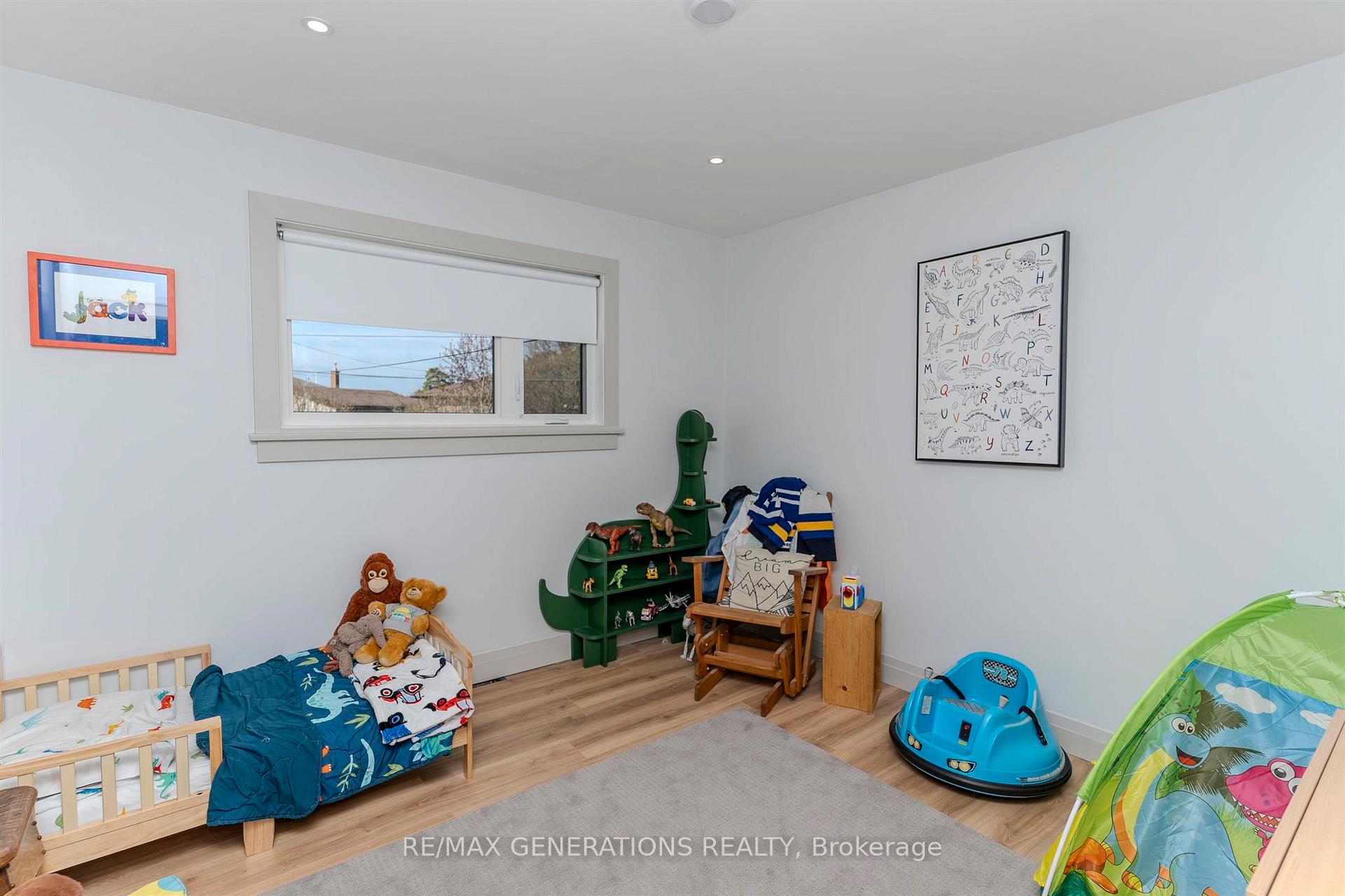 Photo 19 of 636 Thistle Crescent, Thunder Bay, Green Acres — HOMEH