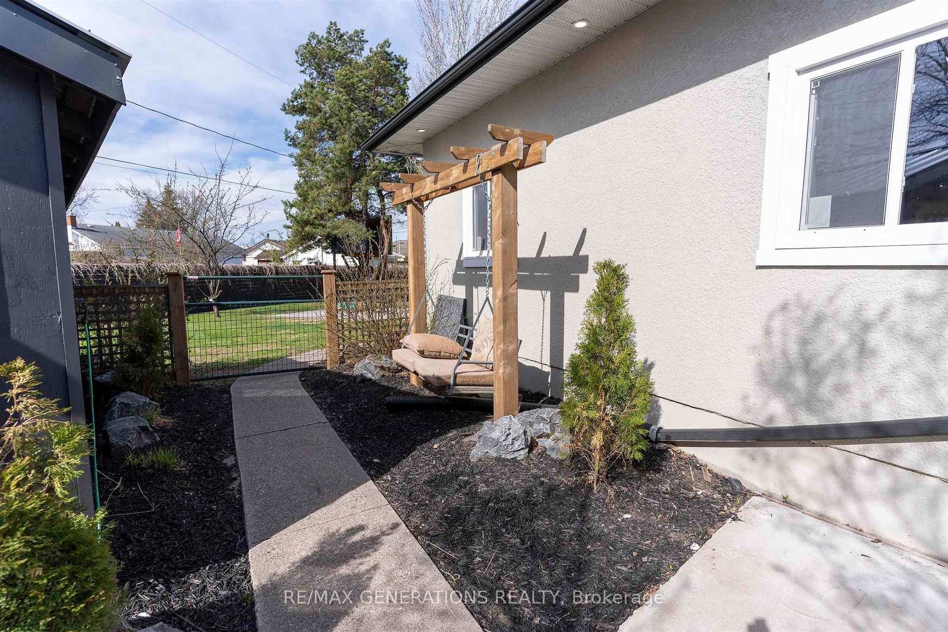 Photo 36 of 636 Thistle Crescent, Thunder Bay, Green Acres — HOMEH