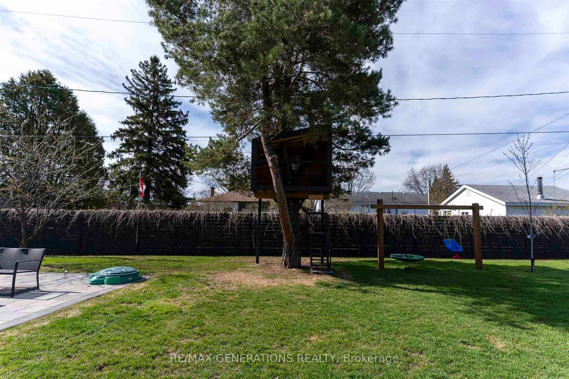 Photo 39 of 636 Thistle Crescent, Thunder Bay, Green Acres — HOMEH