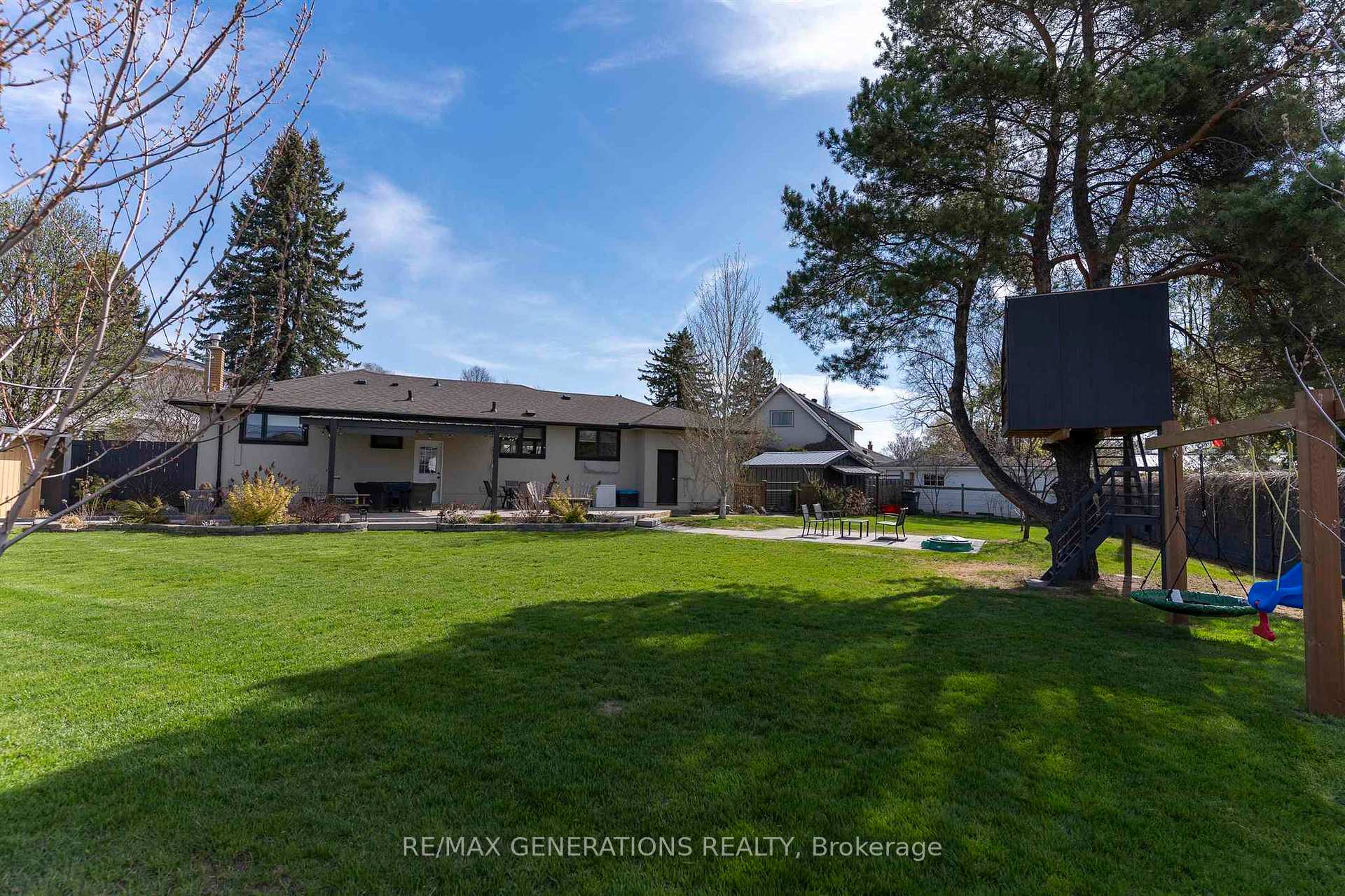Photo 42 of 636 Thistle Crescent, Thunder Bay, Green Acres — HOMEH