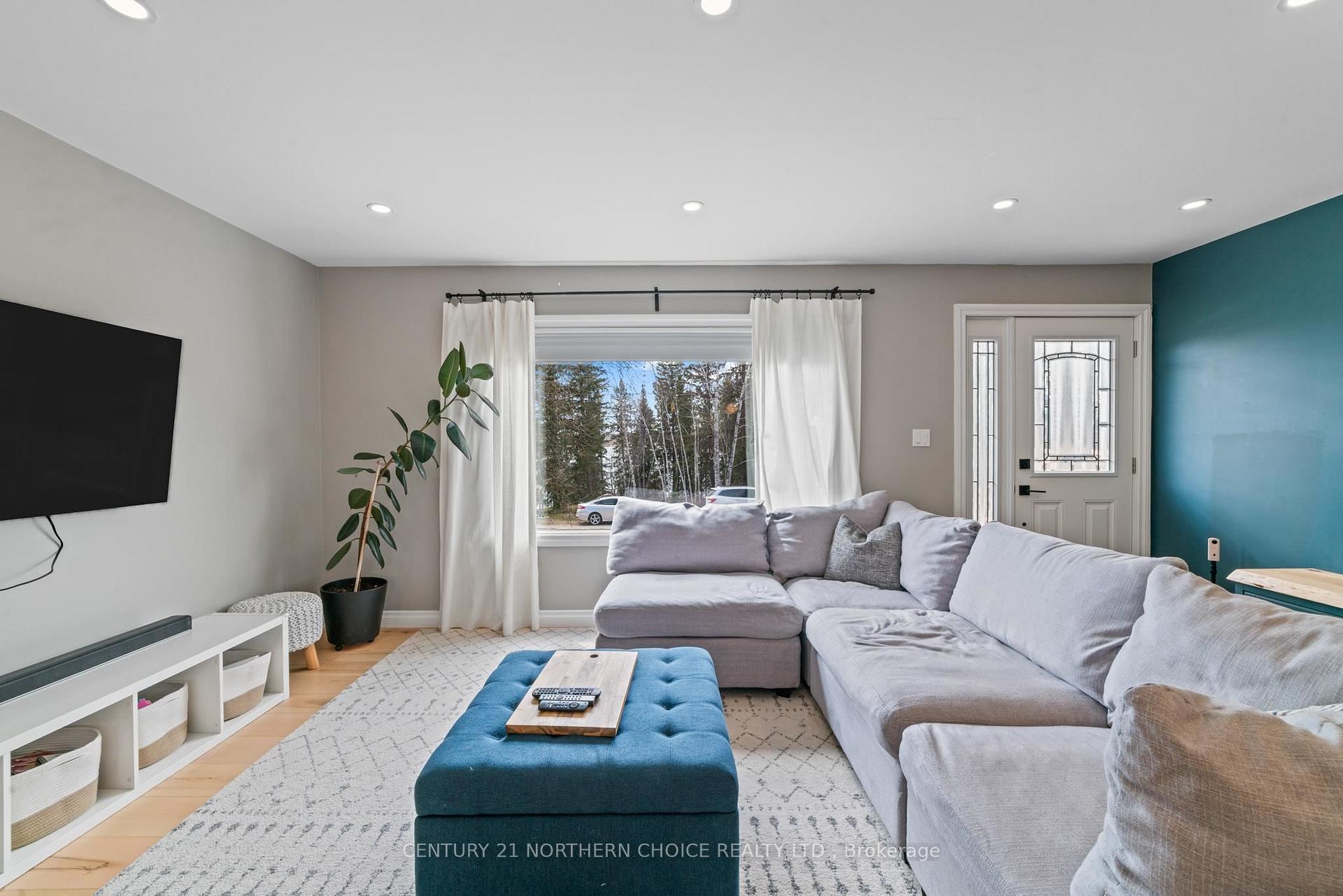 Photo 3 of 16 Cochenour Crescent, Red Lake — HOMEH