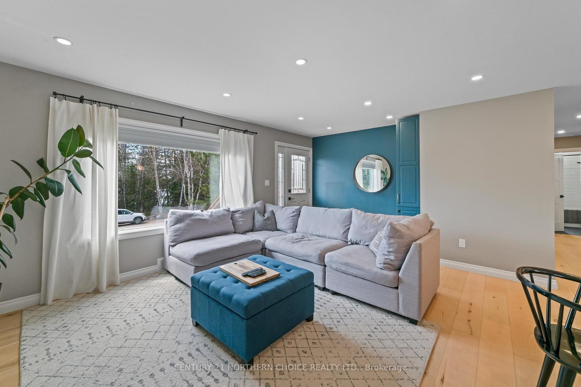 Photo 4 of 16 Cochenour Crescent, Red Lake — HOMEH