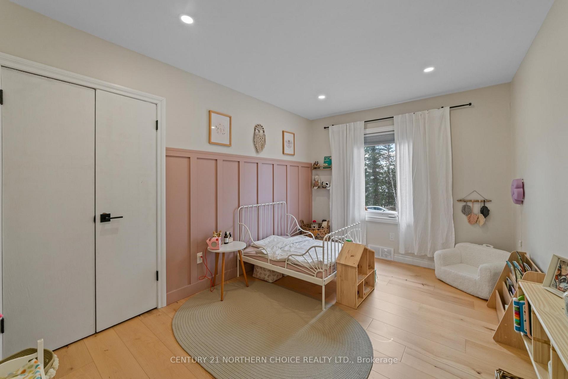 Photo 10 of 16 Cochenour Crescent, Red Lake — HOMEH