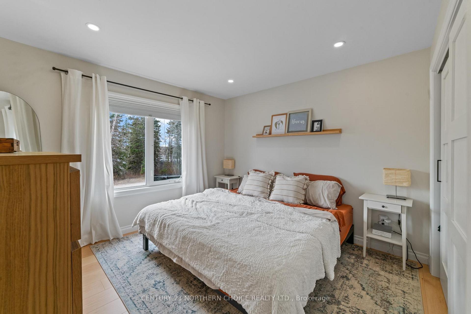 Photo 11 of 16 Cochenour Crescent, Red Lake — HOMEH