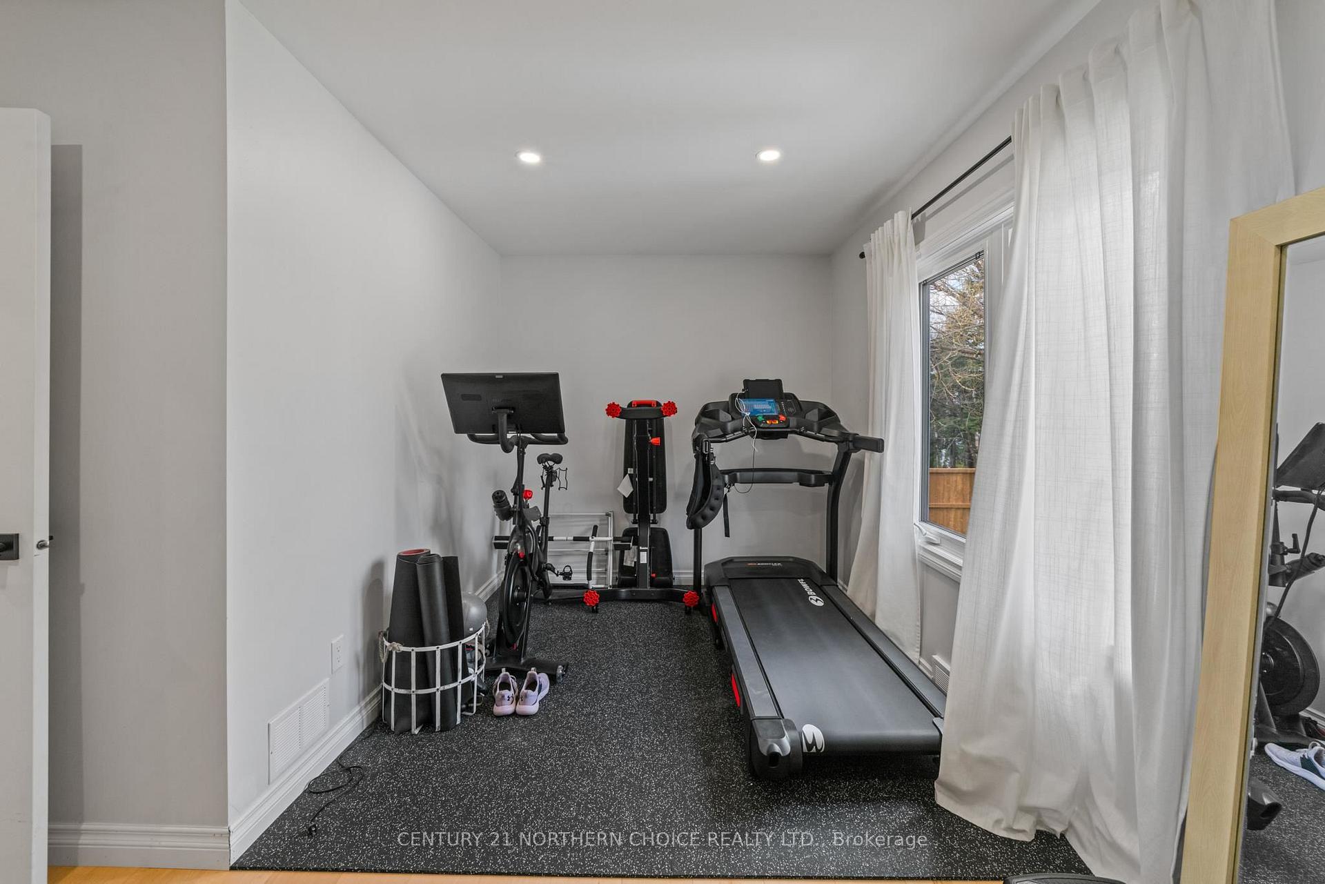 Photo 12 of 16 Cochenour Crescent, Red Lake — HOMEH