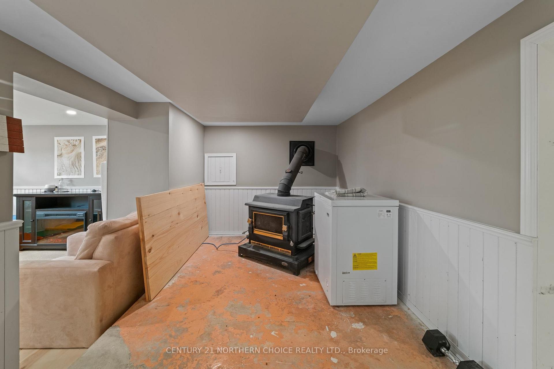Photo 18 of 16 Cochenour Crescent, Red Lake — HOMEH