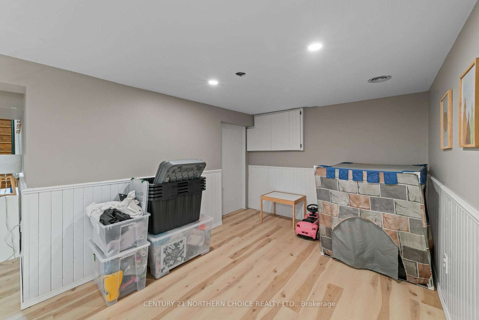 Photo 20 of 16 Cochenour Crescent, Red Lake — HOMEH