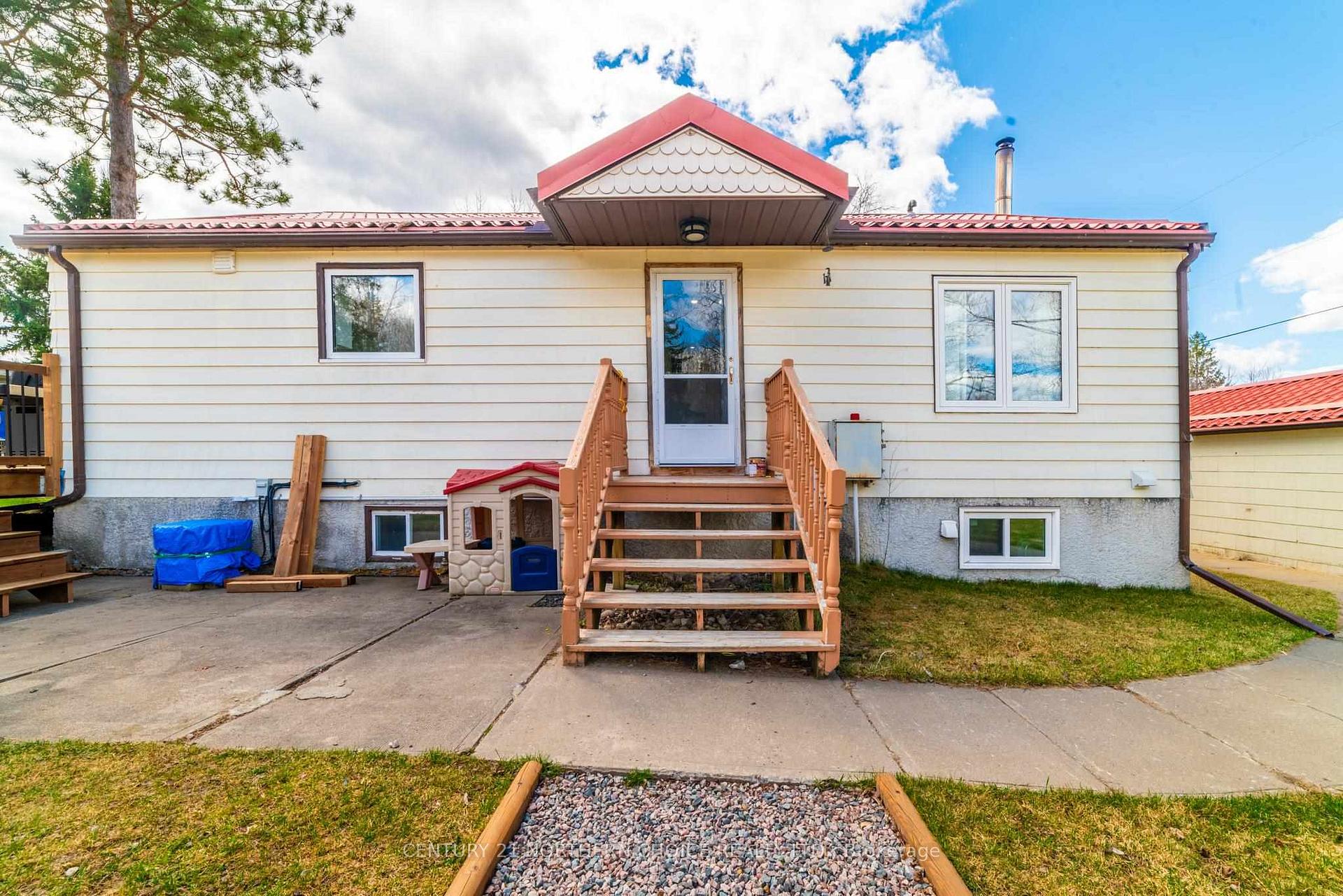 Photo 24 of 16 Cochenour Crescent, Red Lake — HOMEH