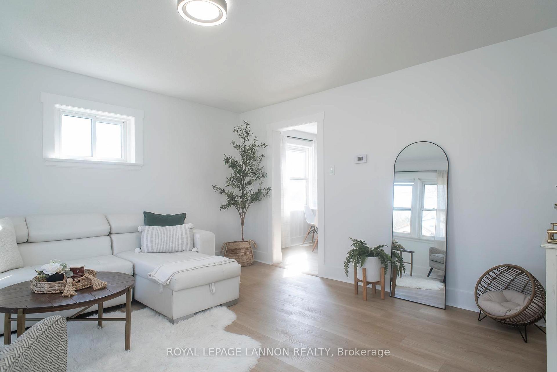 Photo 2 of 226 High Street, Thunder Bay, College Heights — HOMEH