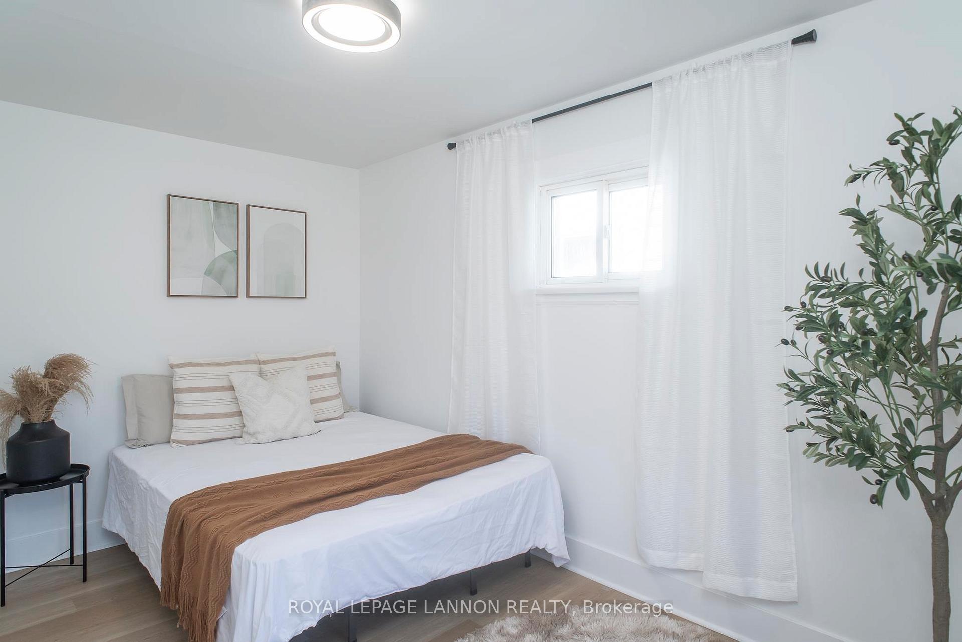 Photo 3 of 226 High Street, Thunder Bay, College Heights — HOMEH