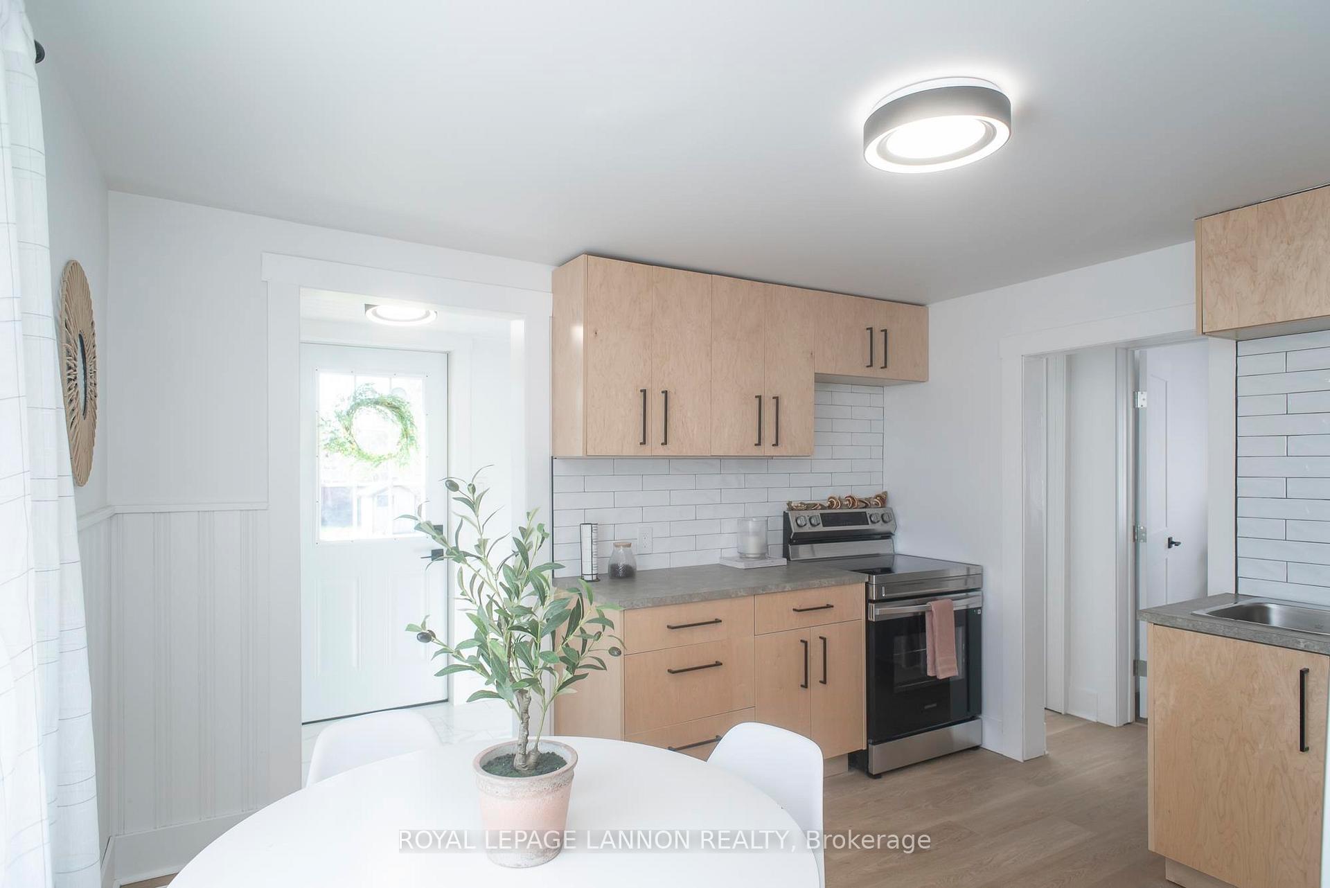 Photo 7 of 226 High Street, Thunder Bay, College Heights — HOMEH